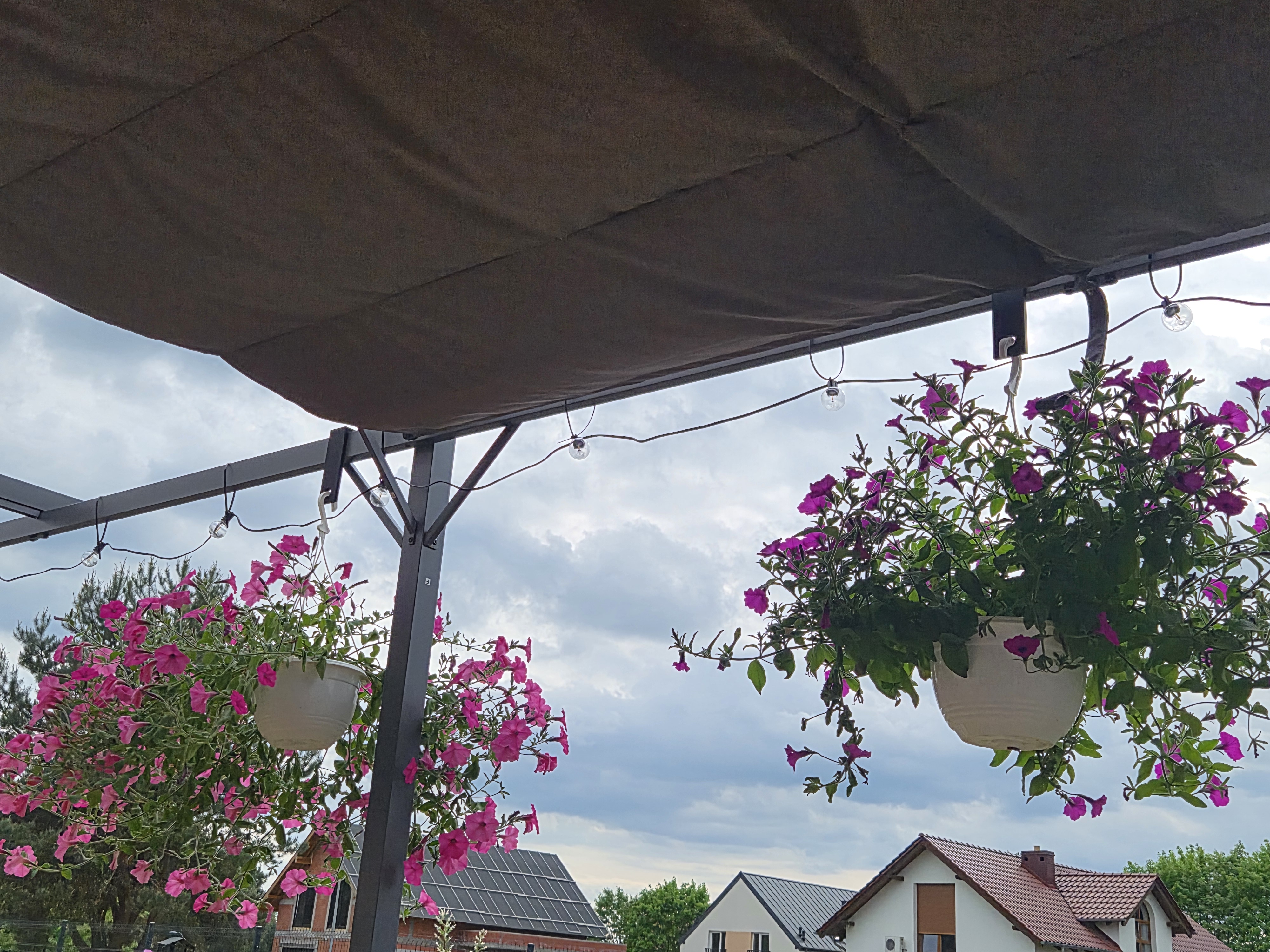 Pergola hanger