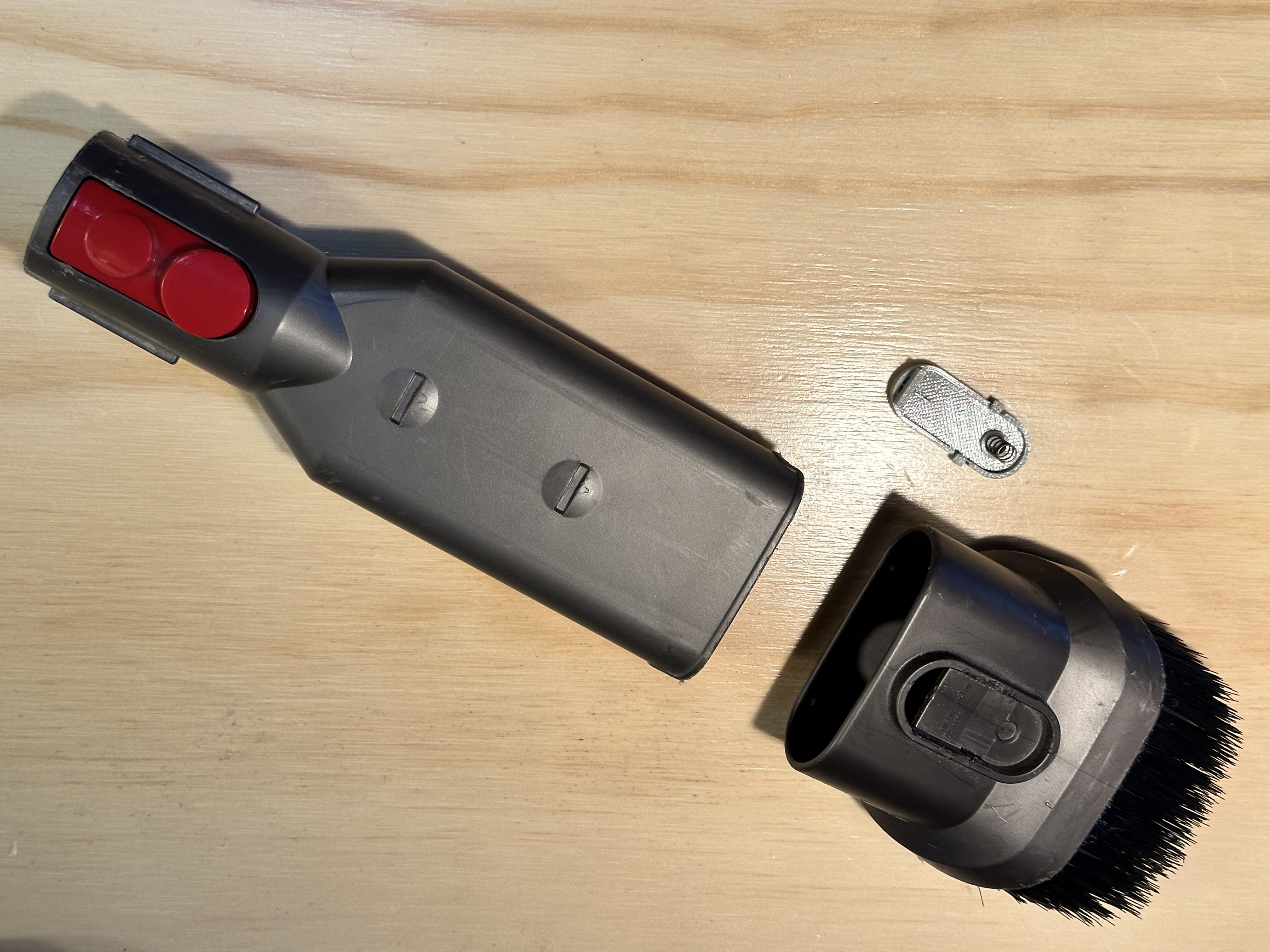 DYSON V11 combination accessory button catch