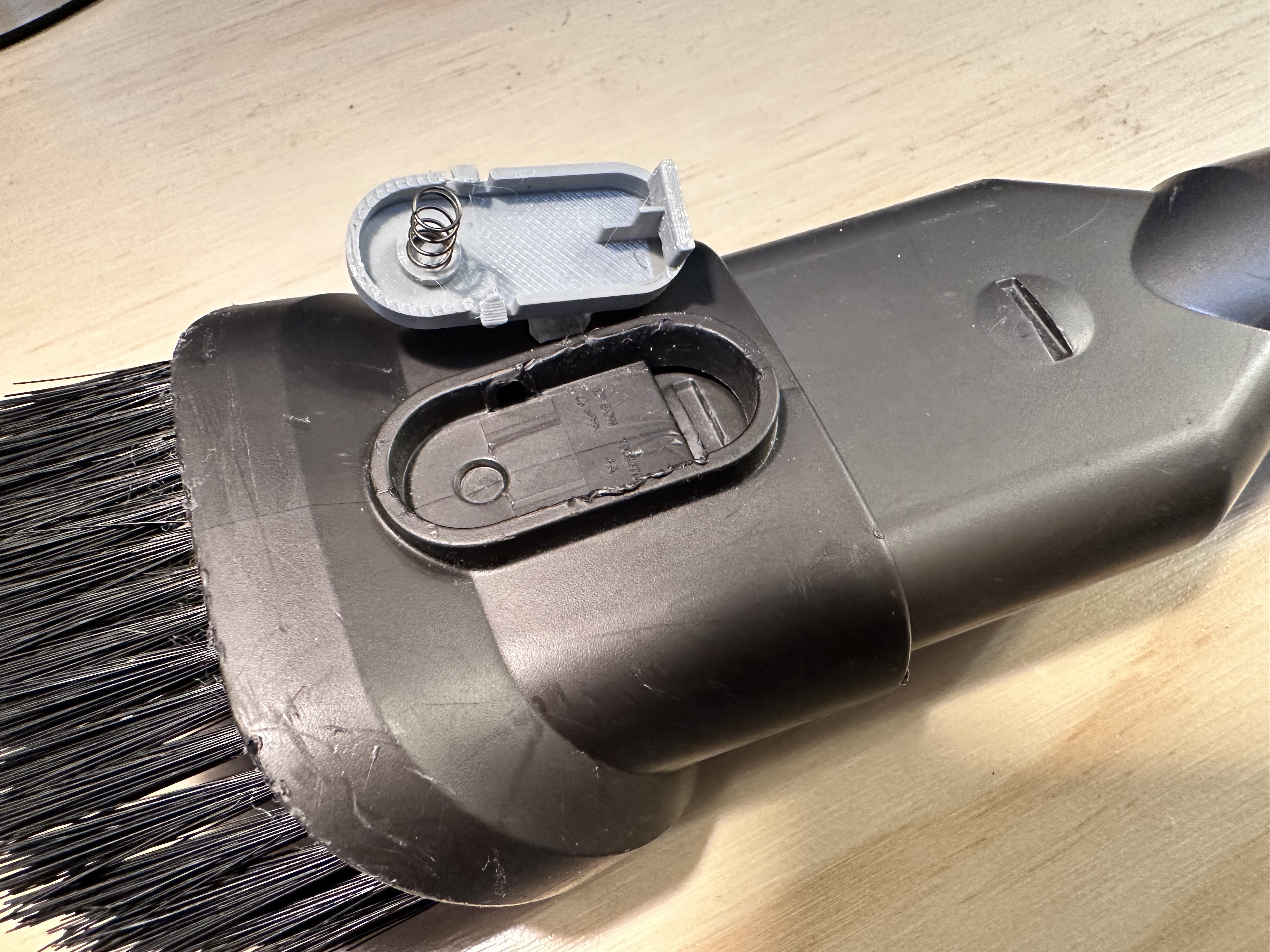Miniatura 8 do modelo 3D DYSON V11 combination accessory button catch