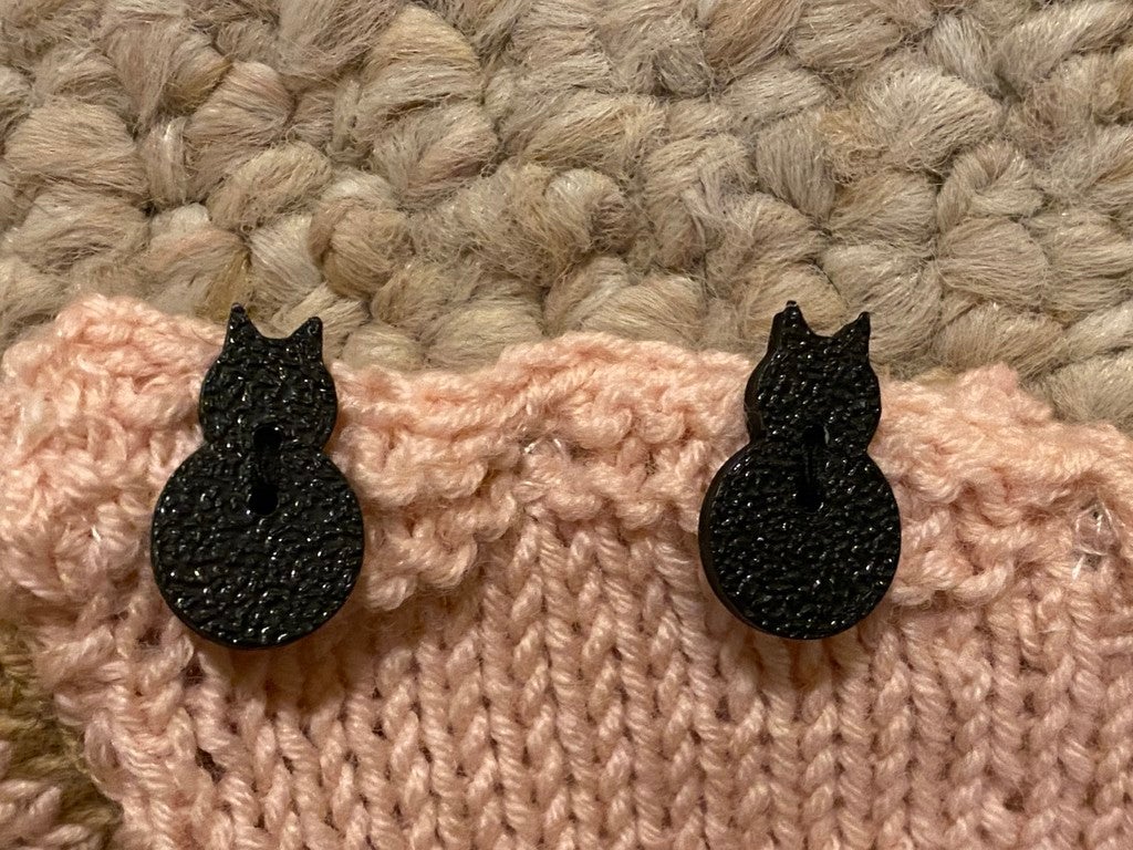 Cat-Shaped Button