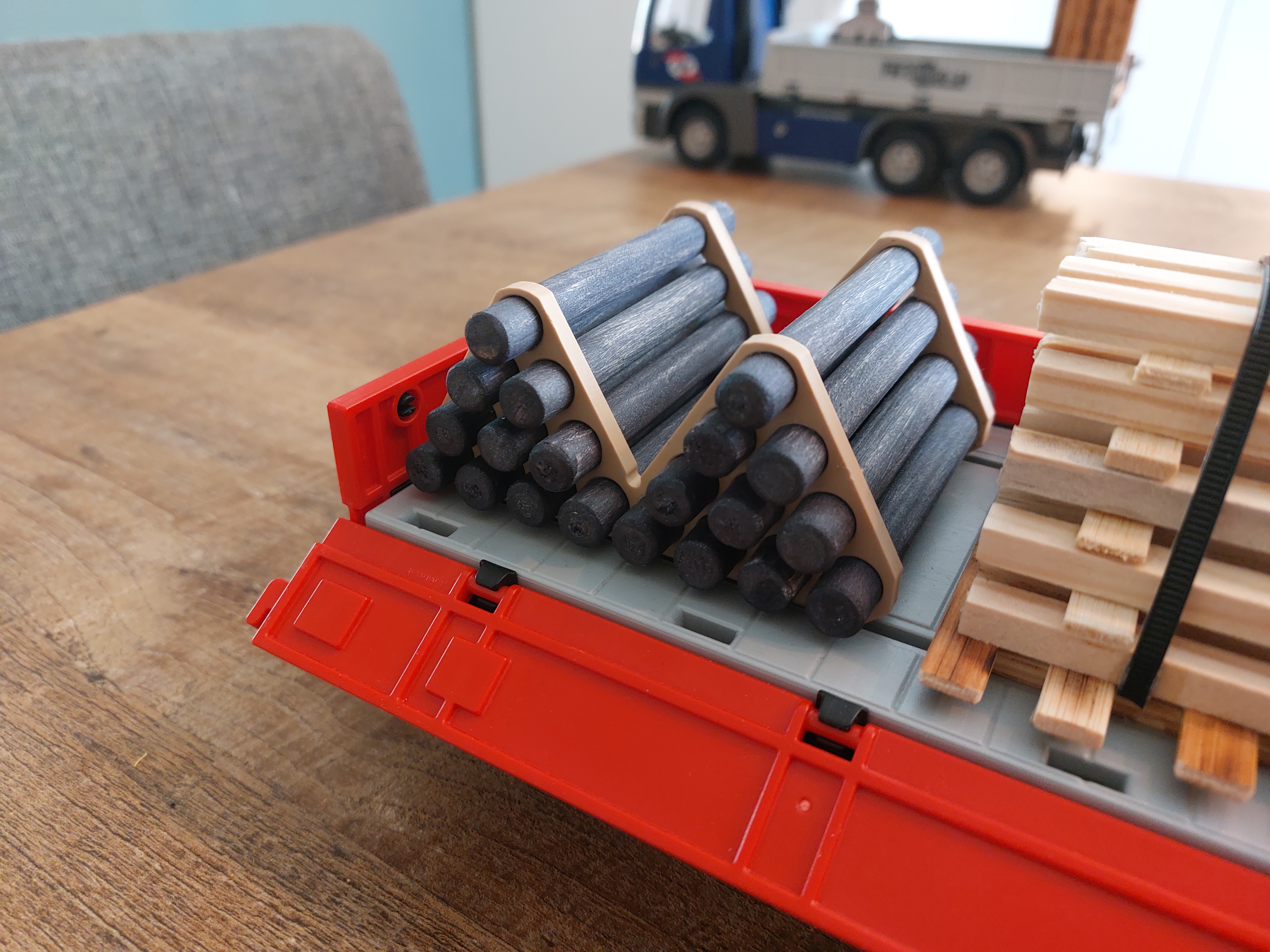 Plamobil rod holder for transport on train/truck