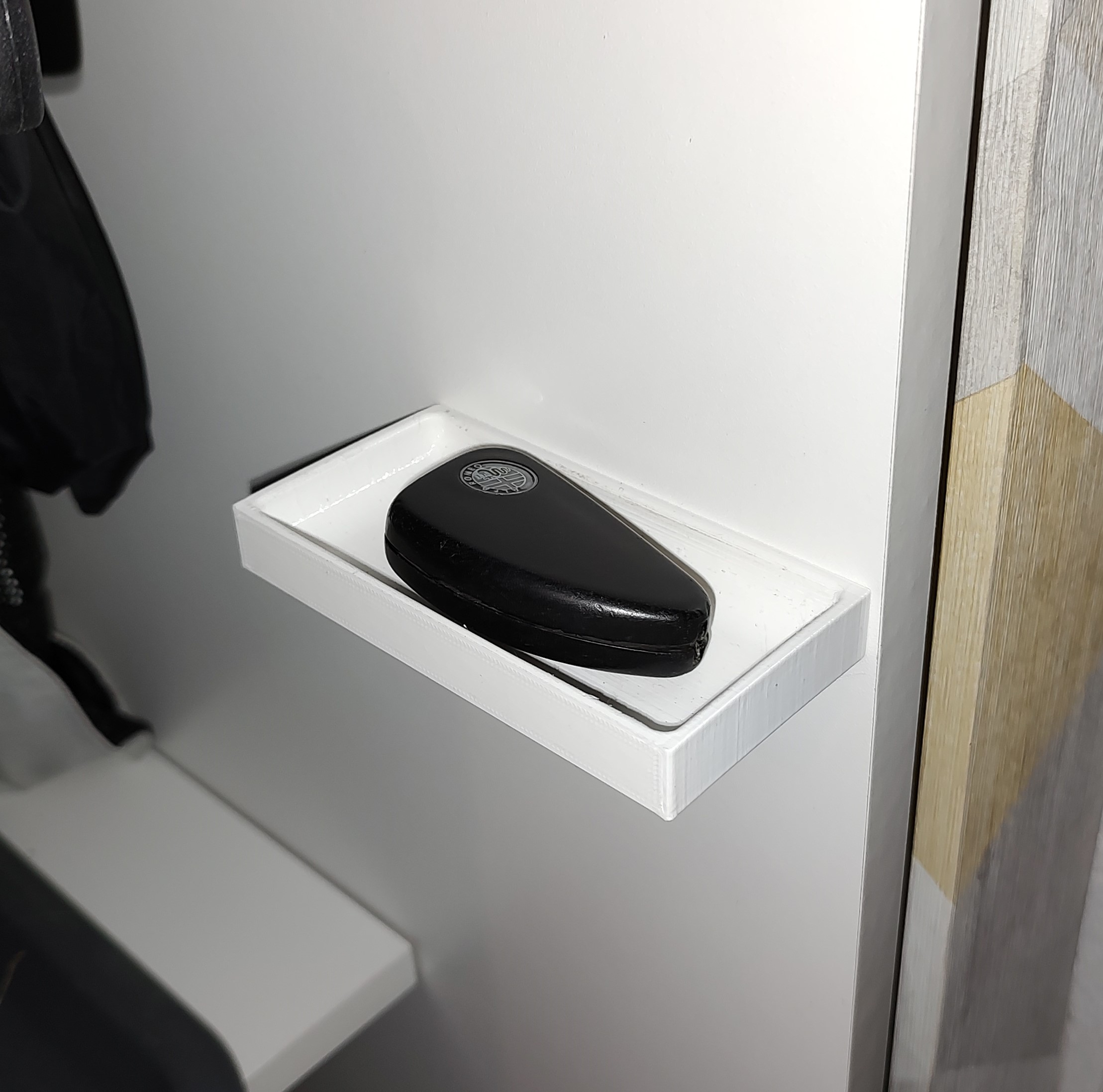 Mini shelf for door hinges