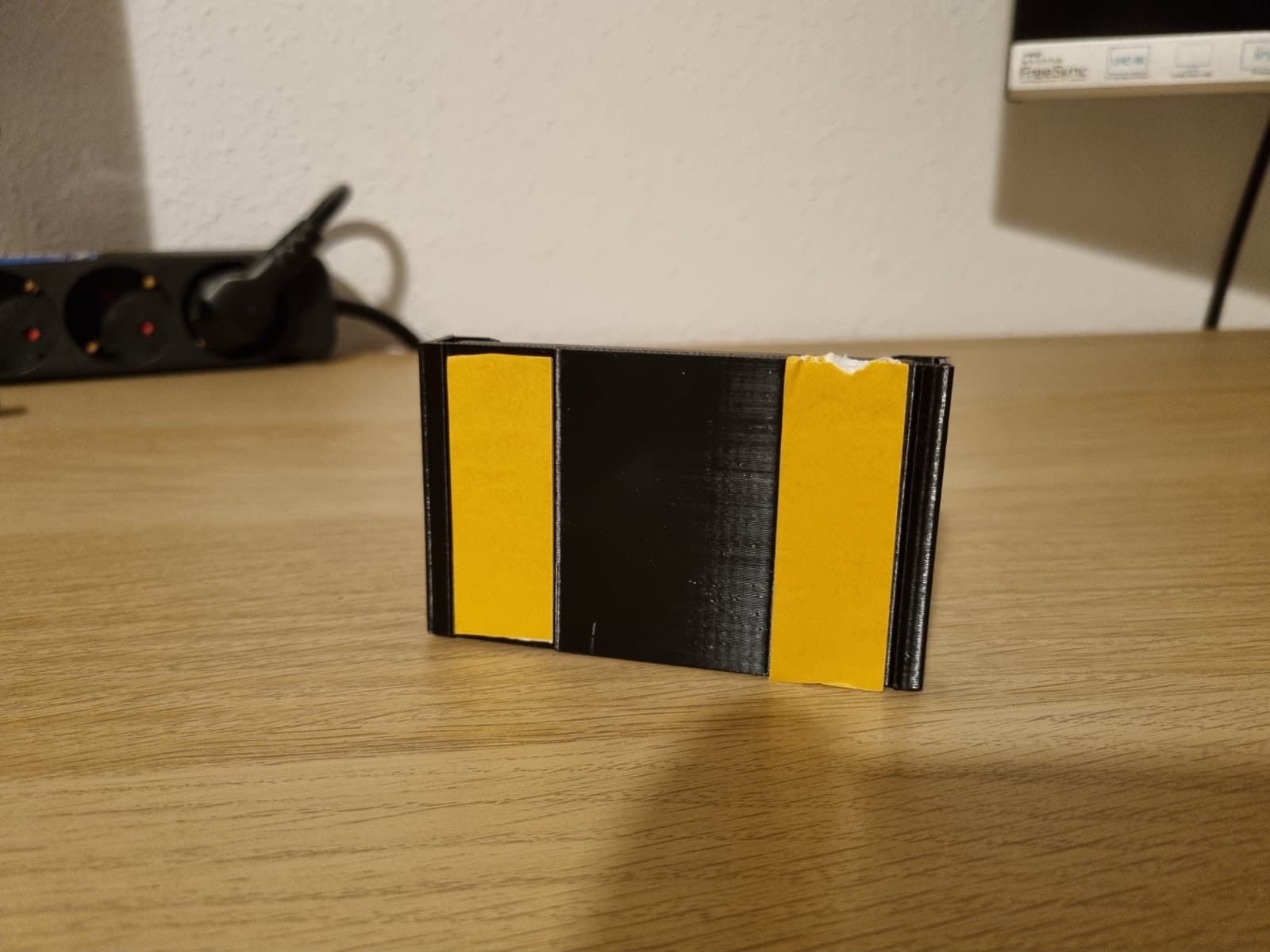 Miniatura 4 do modelo 3D LED Remote Holder