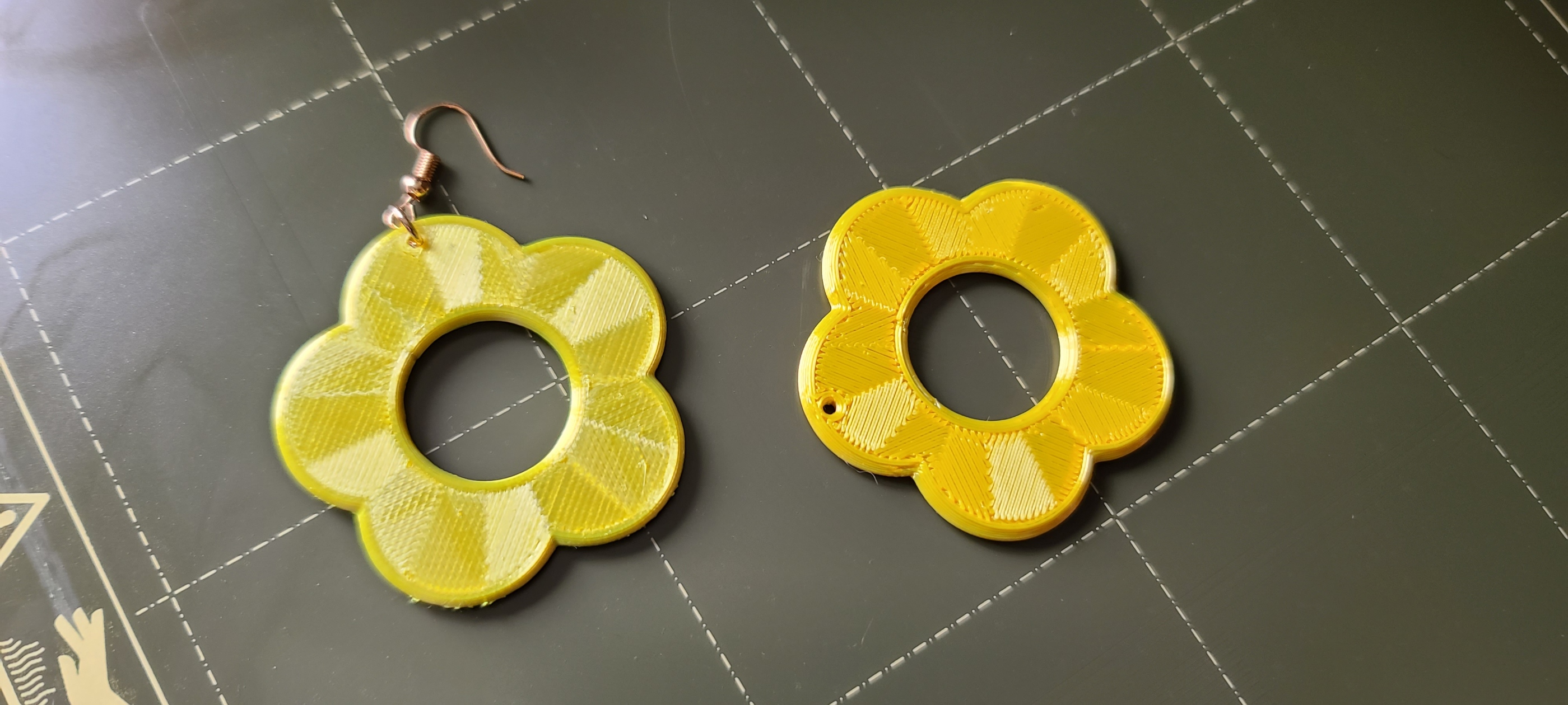 Flower earrings / Boucle d'oreille fleur