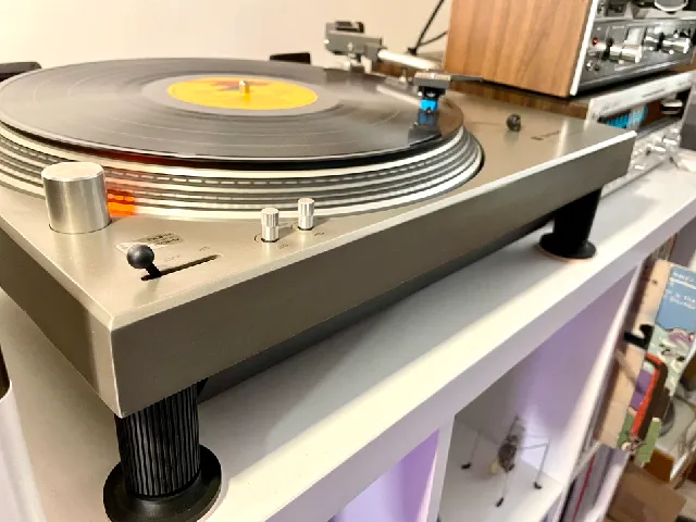 Technics SL-1200 MK1 foot/feet/leg