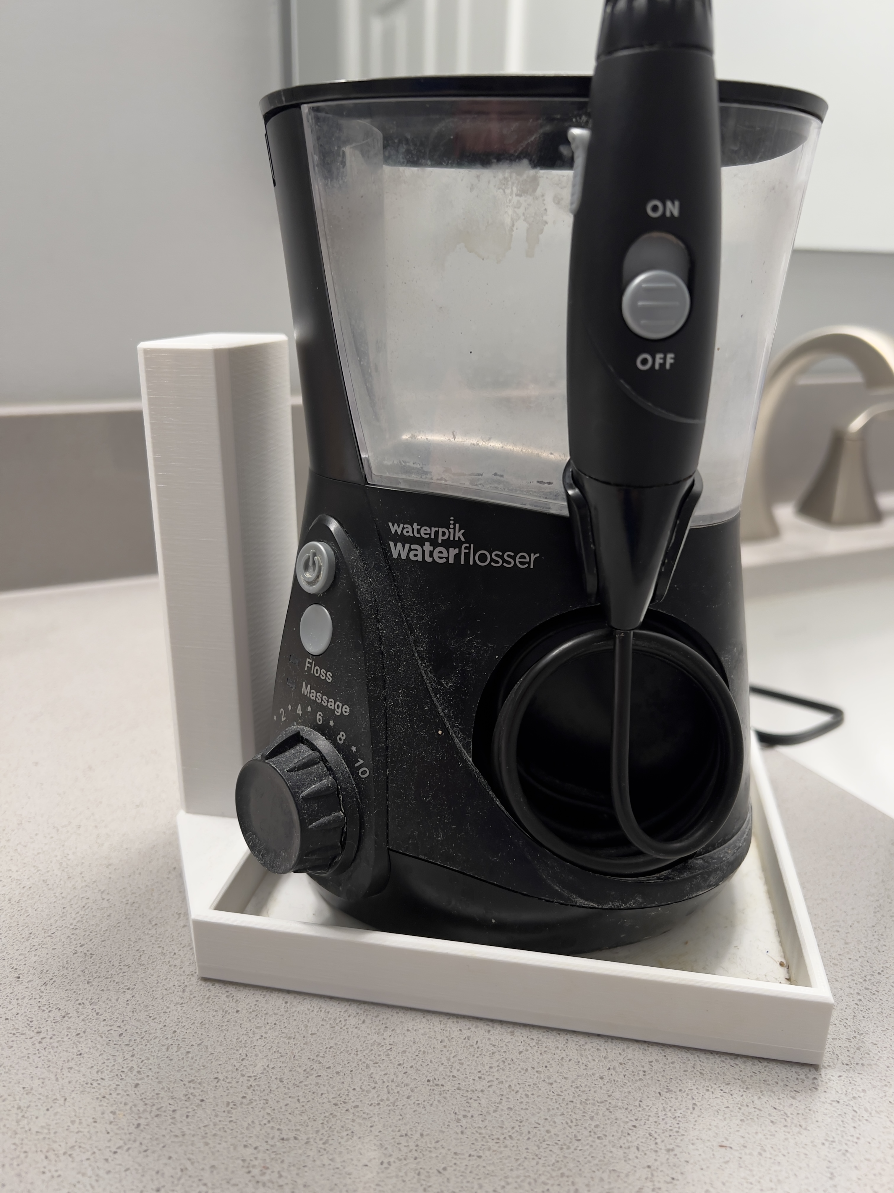 Water flosser tray with handle