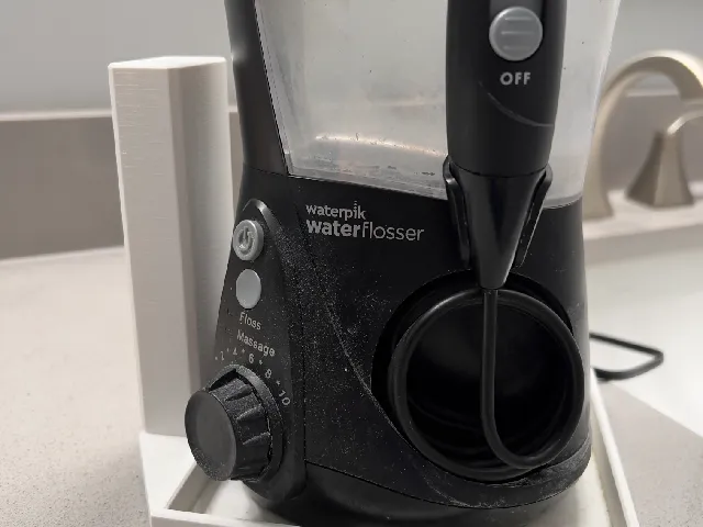 Water flosser tray with handle