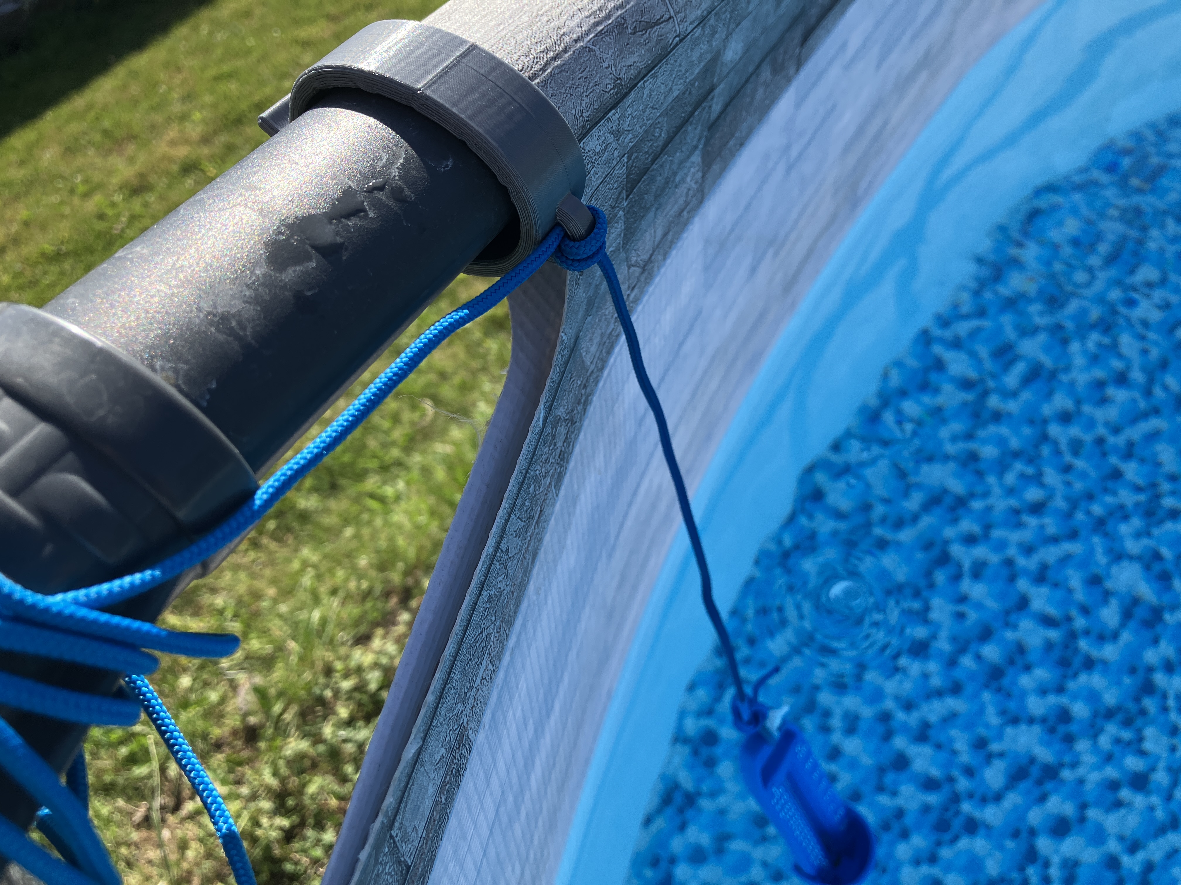 Hook for Bestway Steel Pro Max pool - added a small mounting eyelet for a thermometer