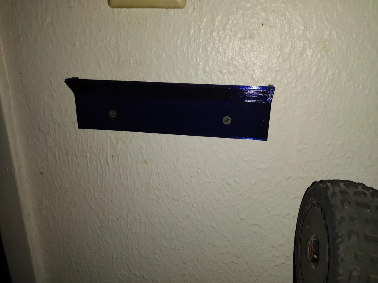 RC CAR STAND WALL BRACKET by plumdude73 | Download free STL model ...