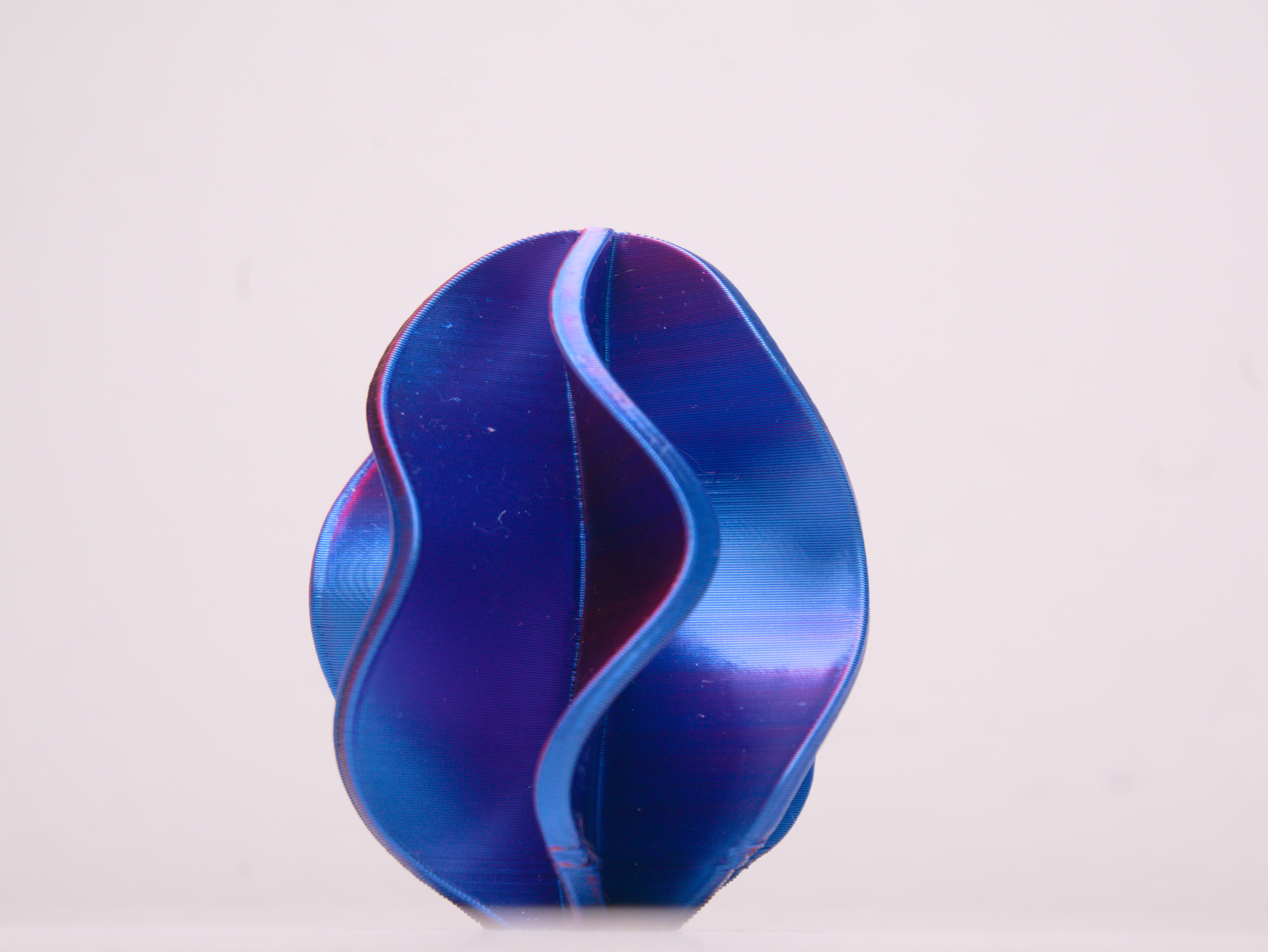 Miniatura 2 do modelo 3D Wavy Easter Egg - Parametric