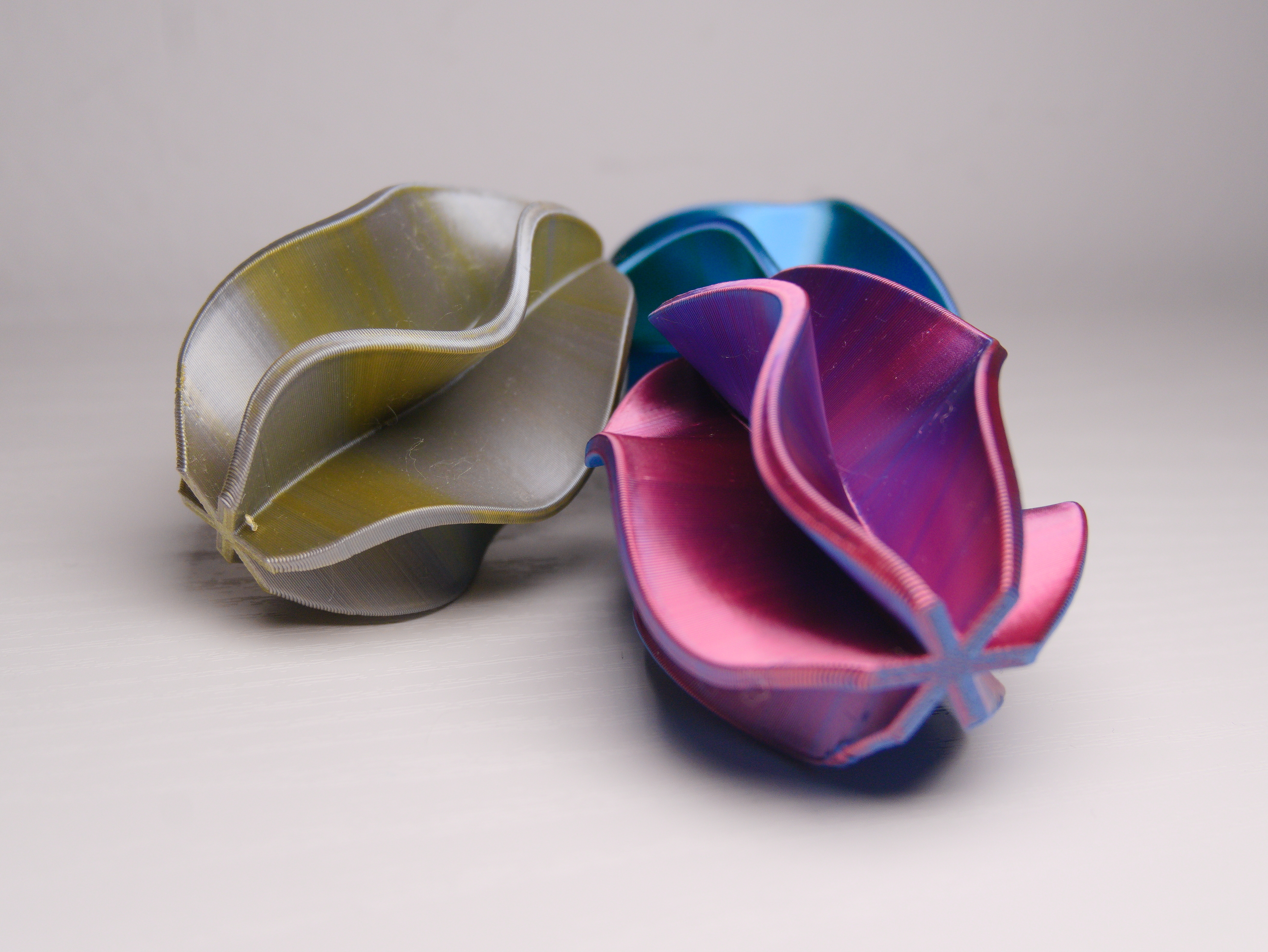 Miniatura 3 do modelo 3D Wavy Easter Egg - Parametric