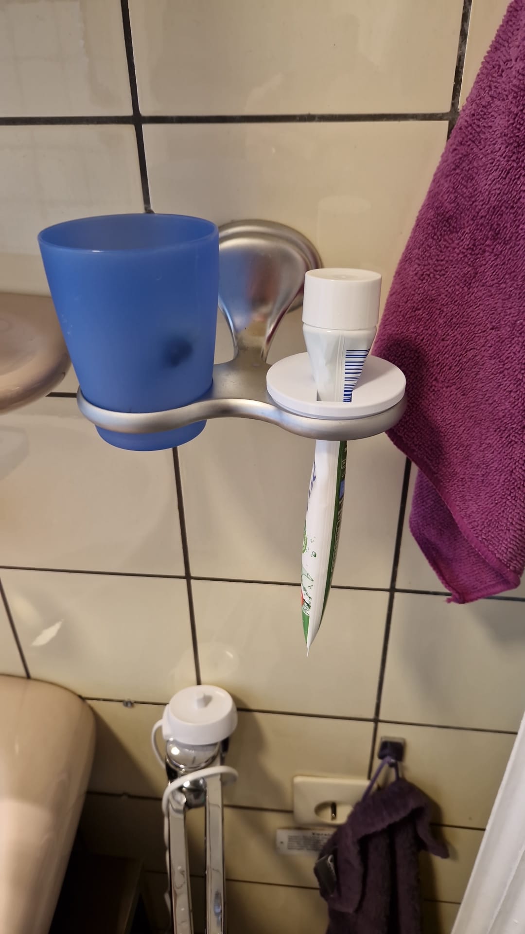 Toothpasteholder