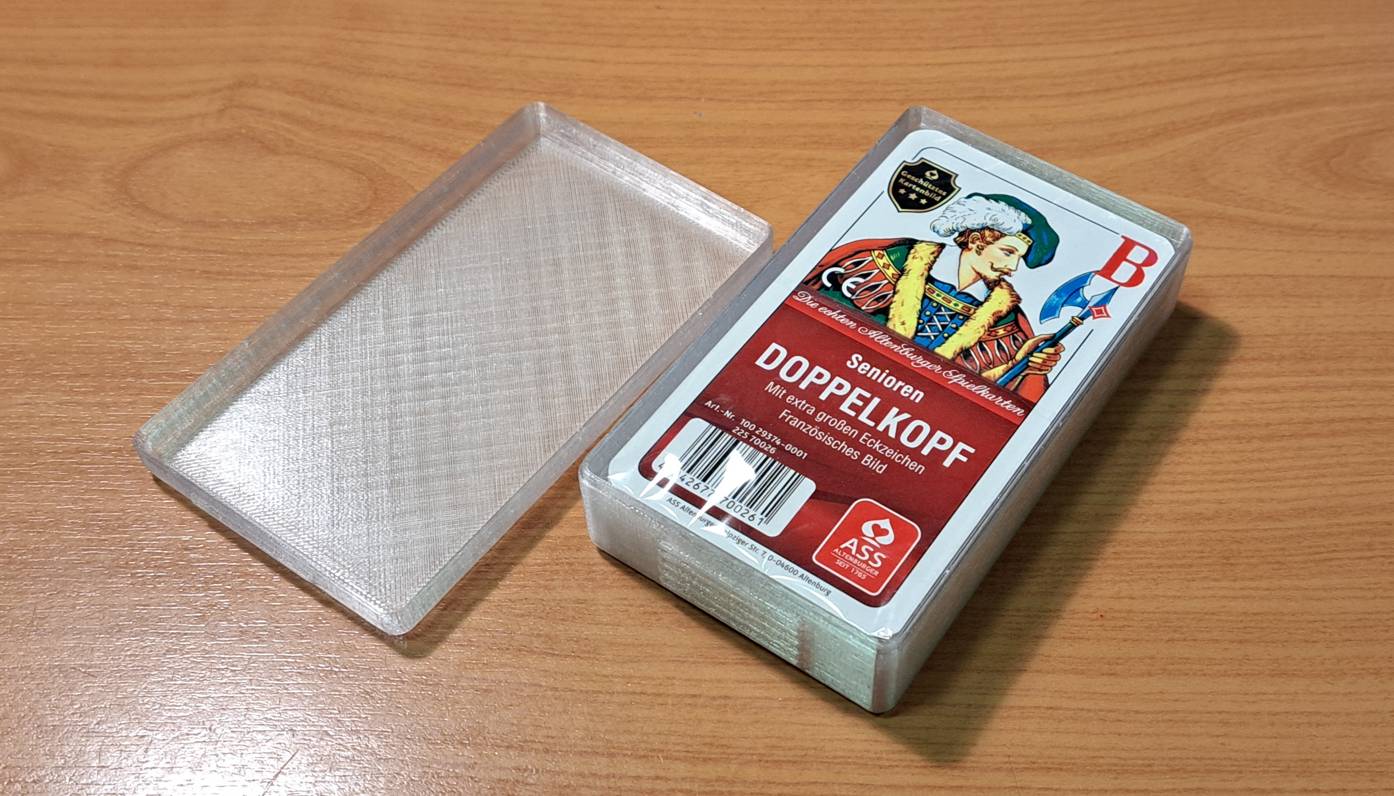 Fully customizable playing cards box