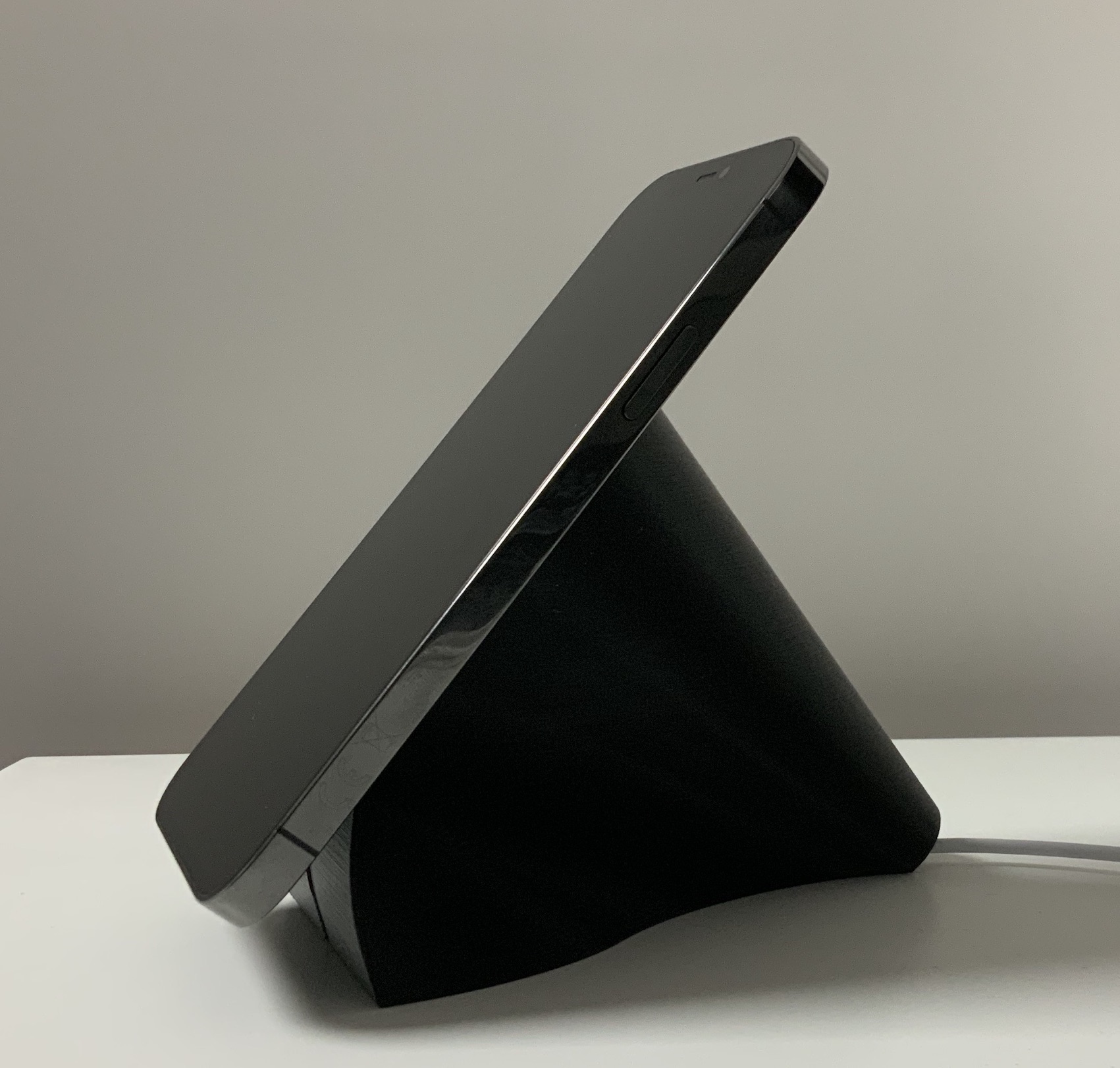 Apple iPhone MagSafe Stand