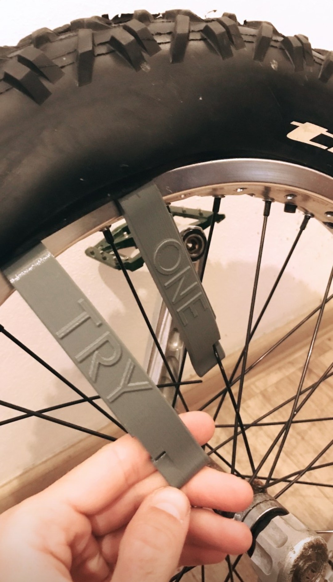 Tire levers with hooks