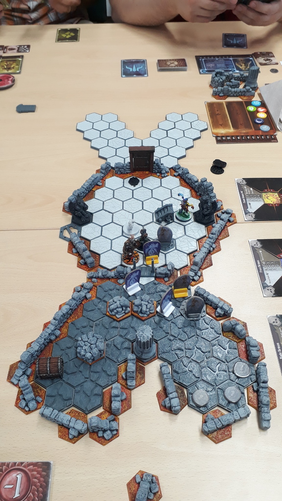 Hex Base system for Gloomhaven using magnetic balls (neocubes)