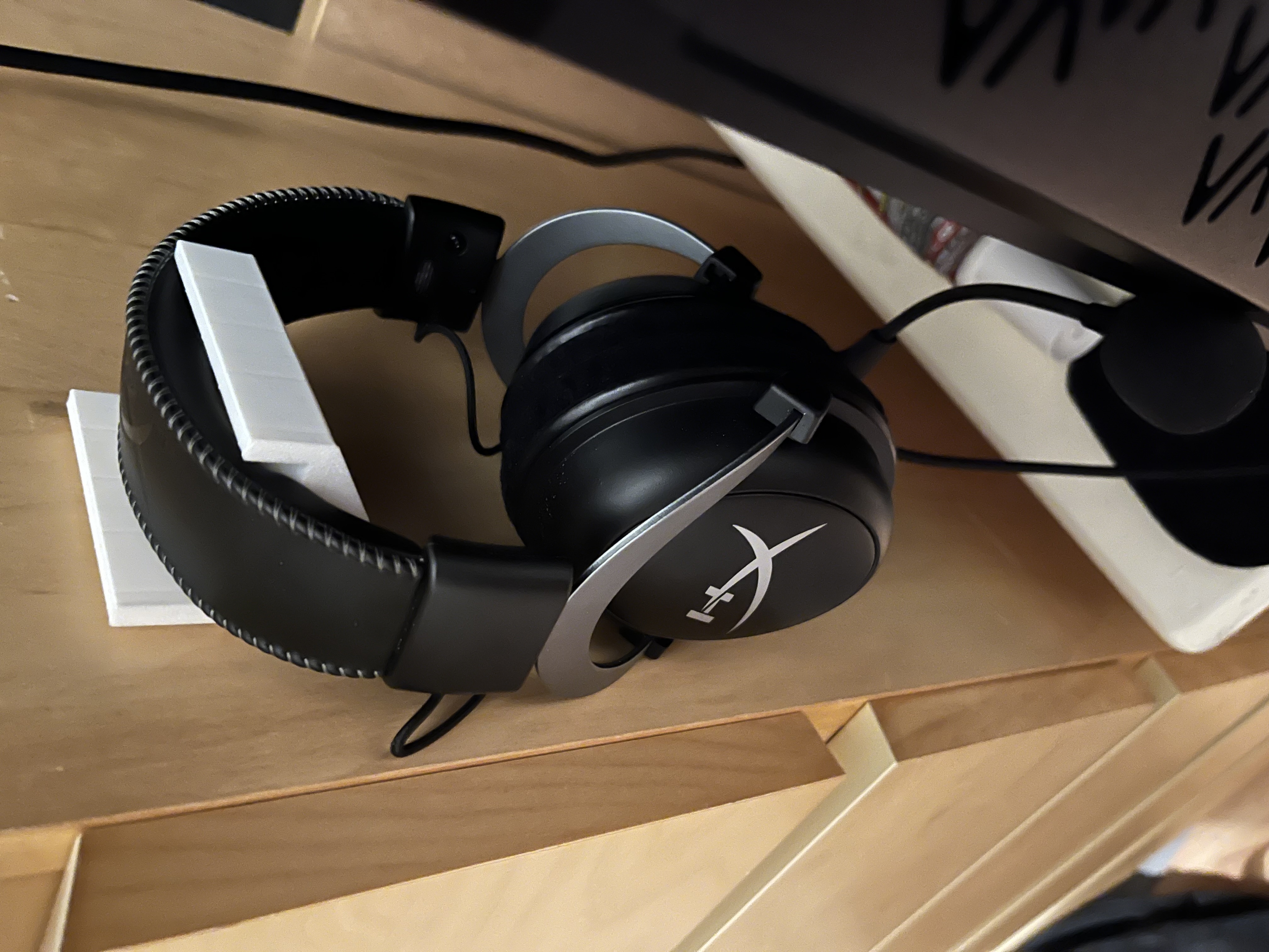 HyperX Cloud II headphone hanger