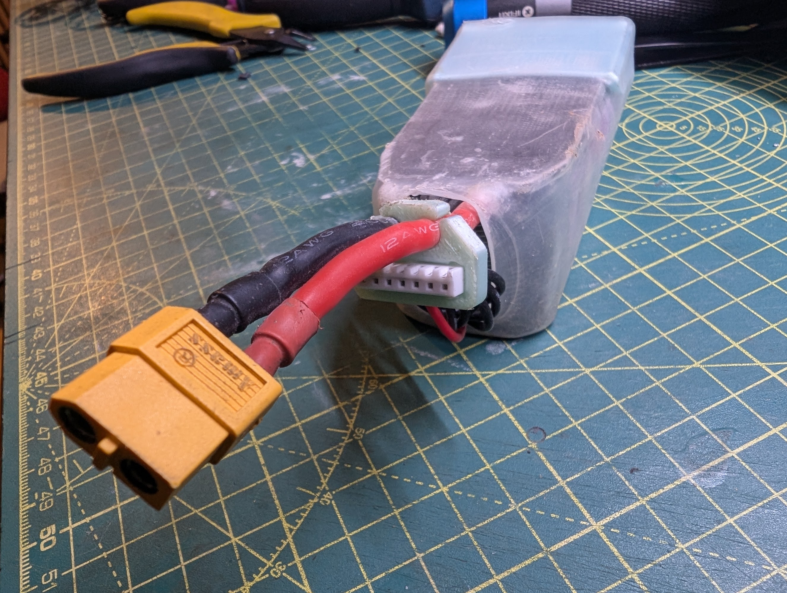 Lightweight Lipo Balance Plug Holder