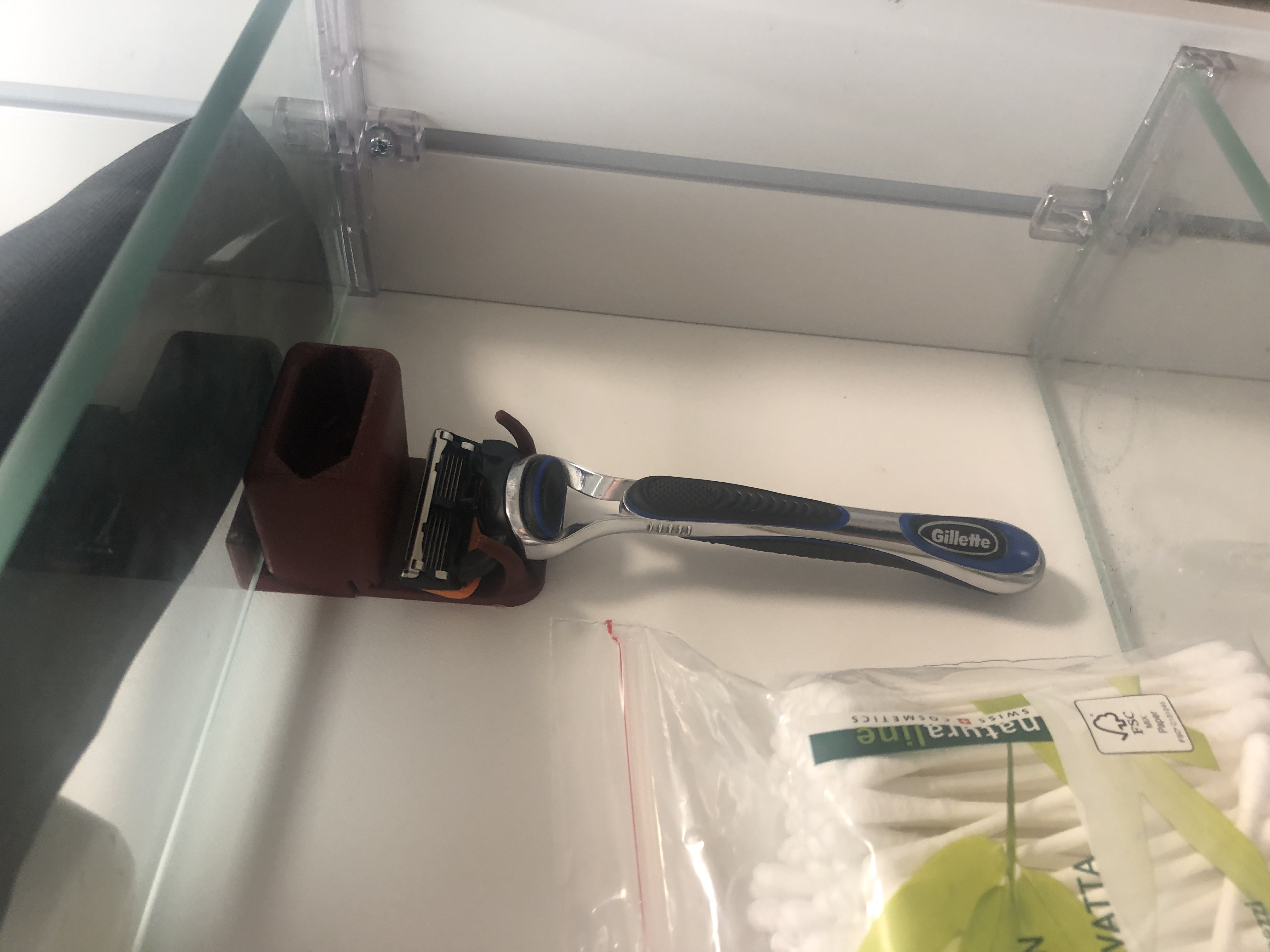 Mirror Cabinet Gadgets — thumbnail 3