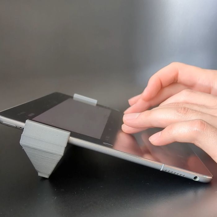 9.7inch iPad Pro Functional Stand by Kuni Download free STL model