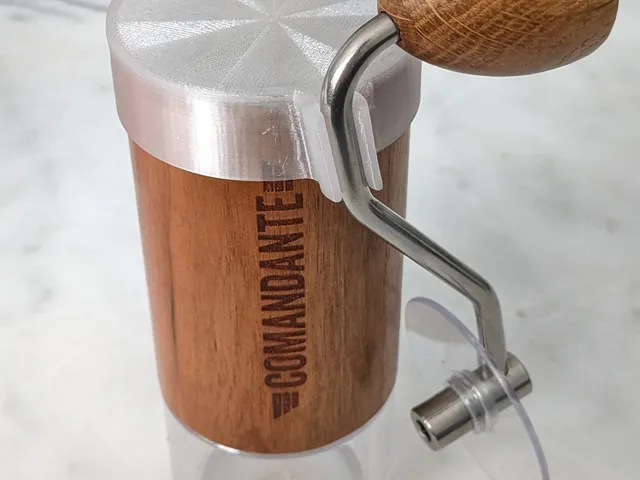 Cap with crank-clip for the comandante C40