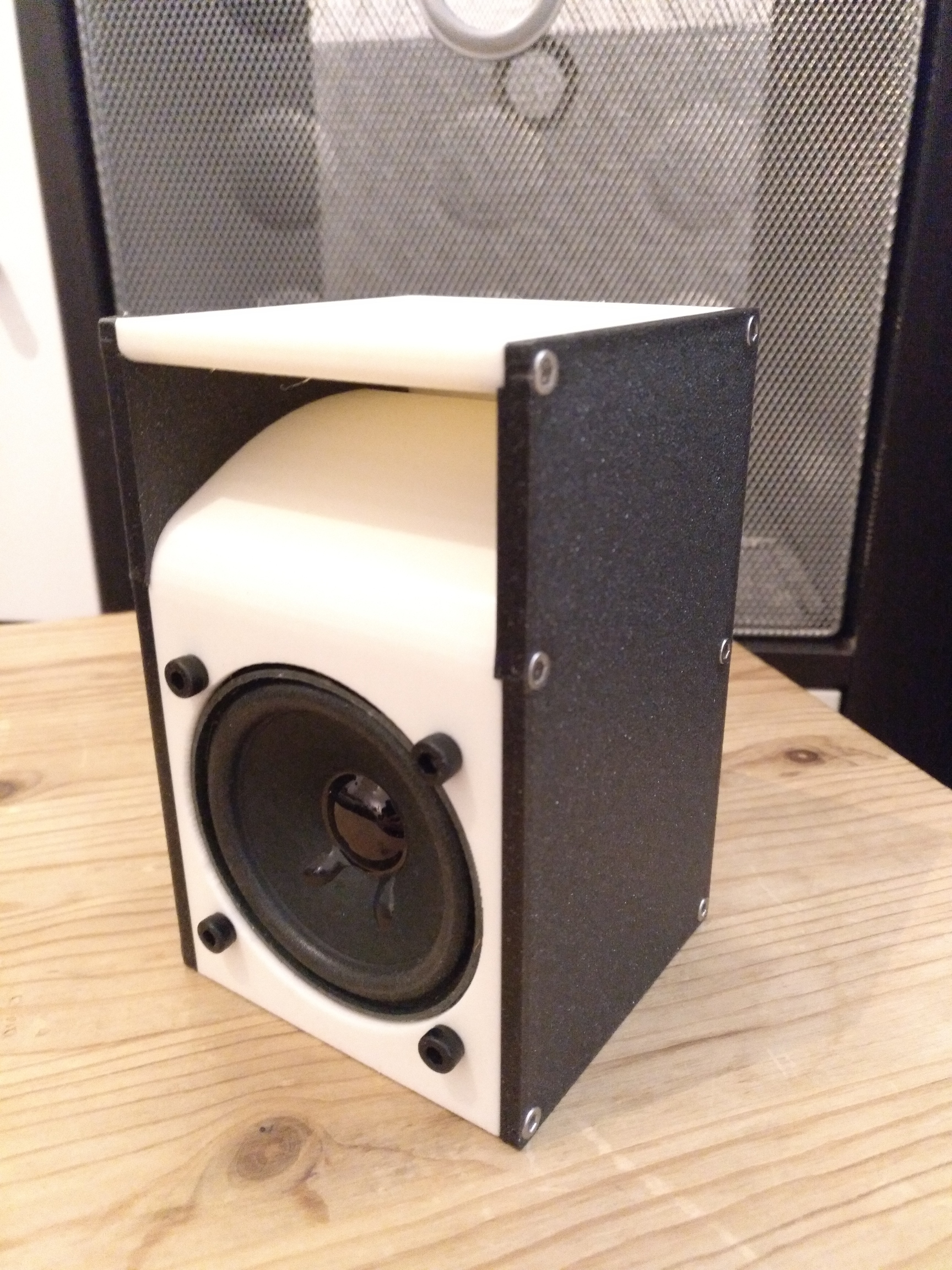 Remix Customizable Back Horn Speaker Enclosure by andimoto Download