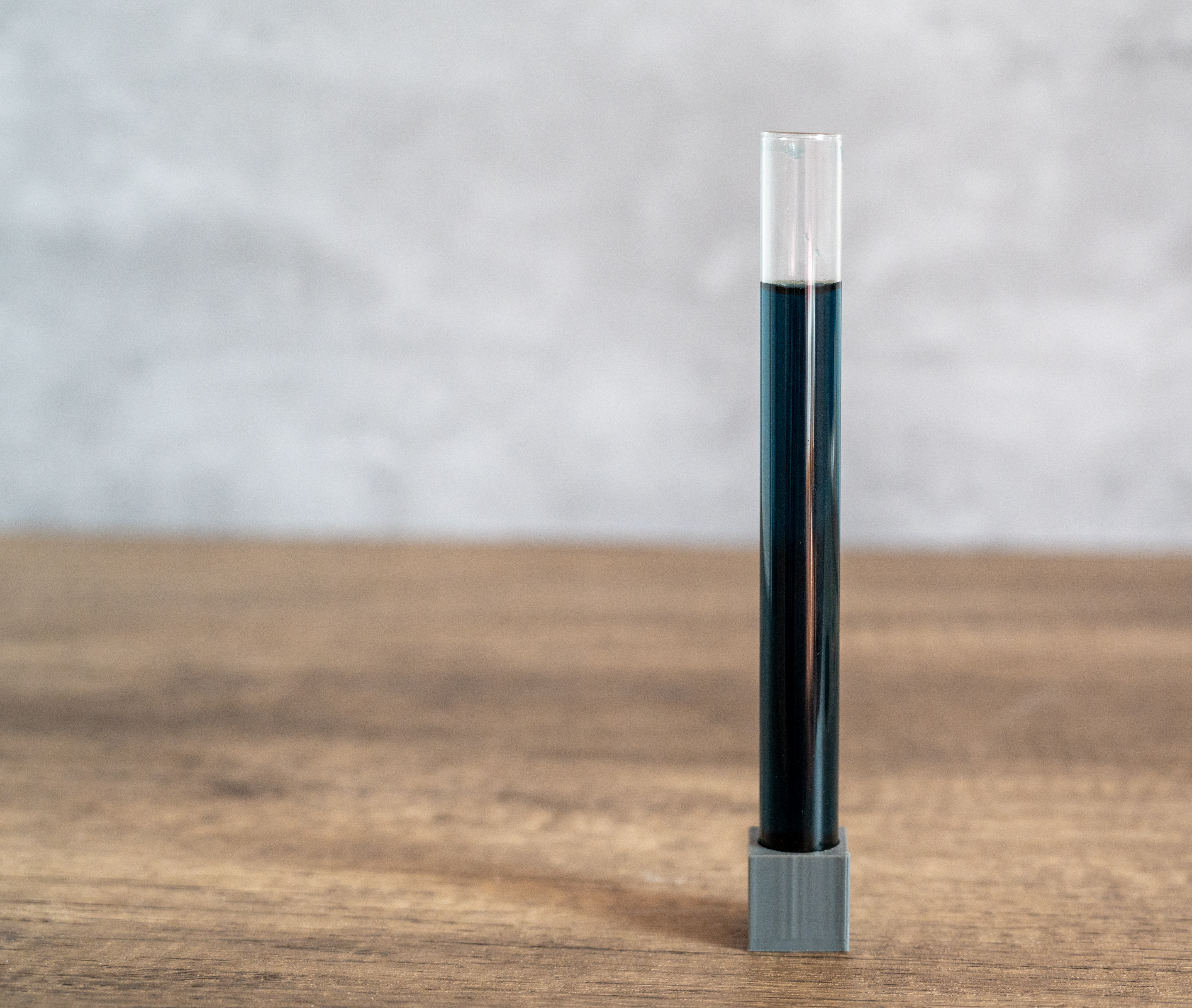 Kleiner Halter für ein 16mm Reagenzglas / Small 16mm test tube holder