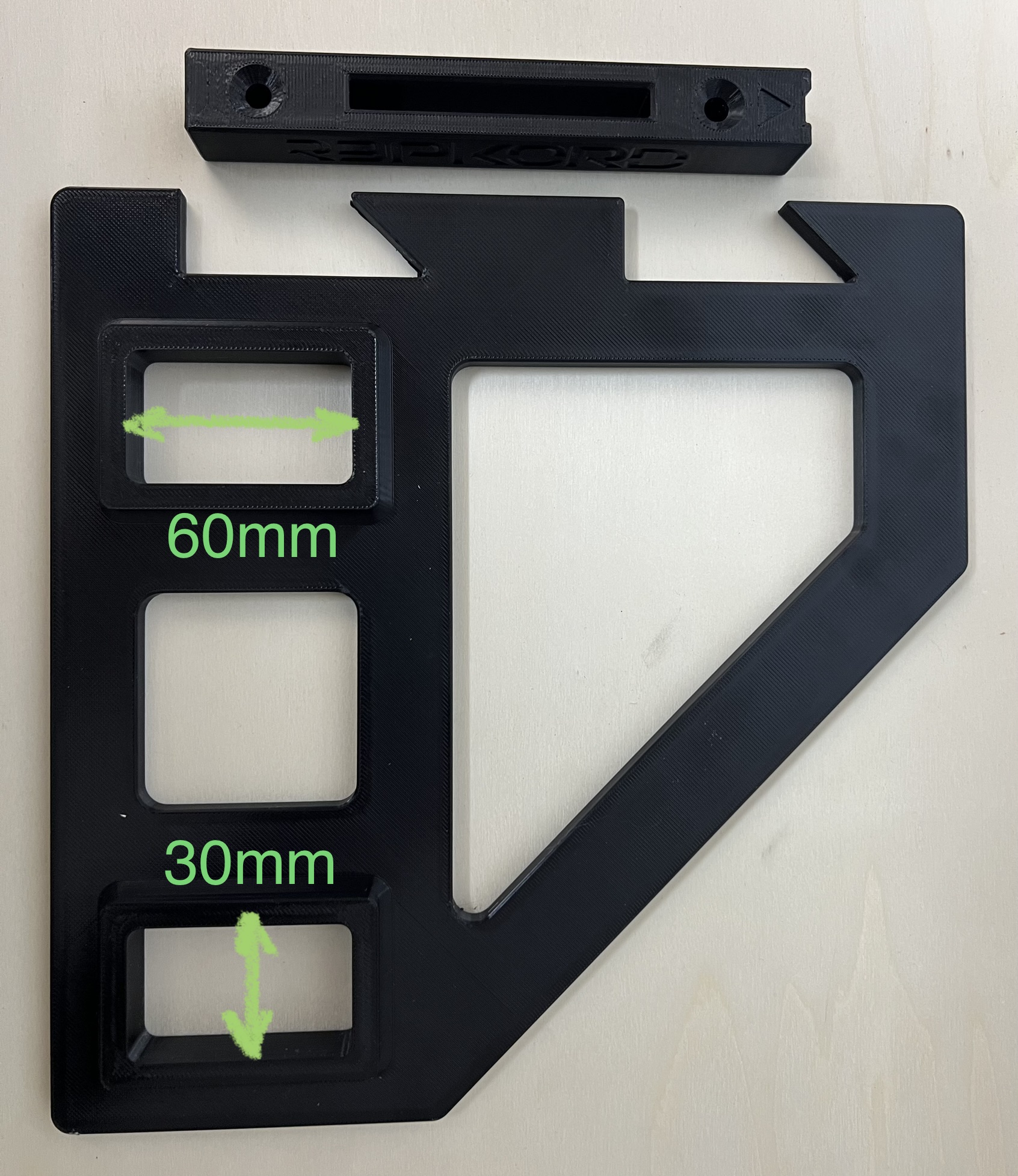 Spool rack hanger for wood posts