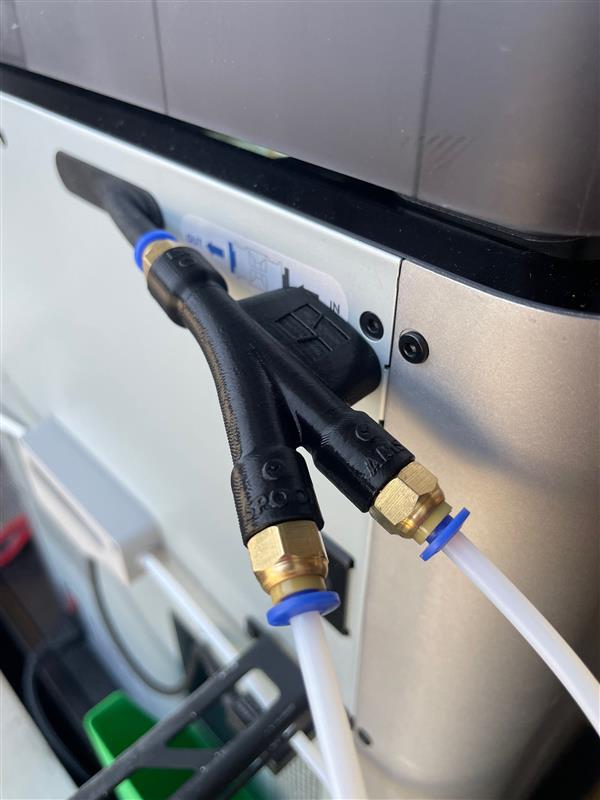 Bambu Lab Y-Splitter with PC4-M6 pneumatic connector and 6x3mm magnets