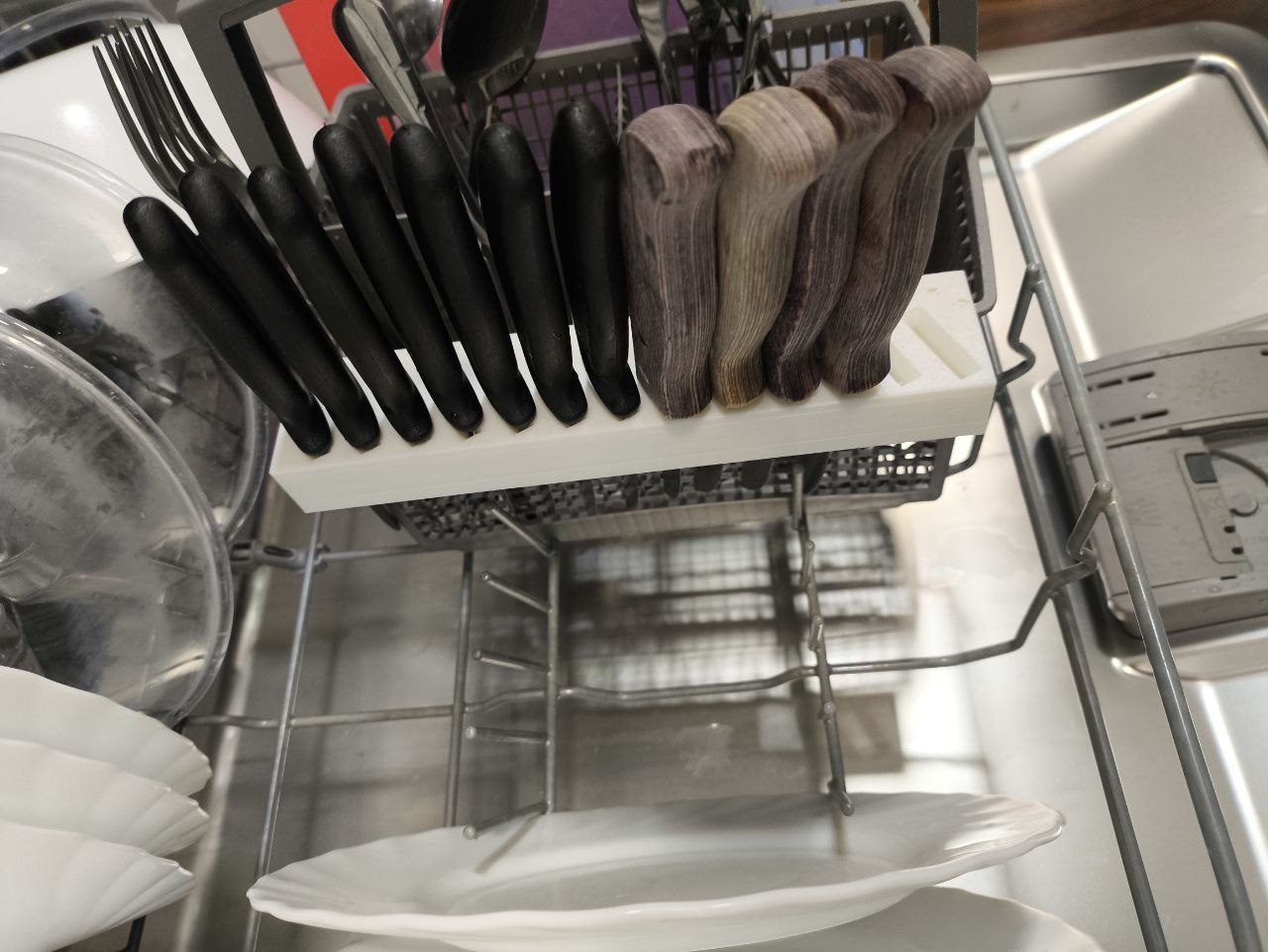 Dishwasher knife organizer