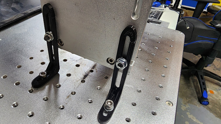L Bracket with gusset