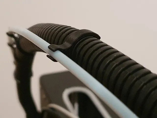 Clip Bowden Tube to Cable Harness