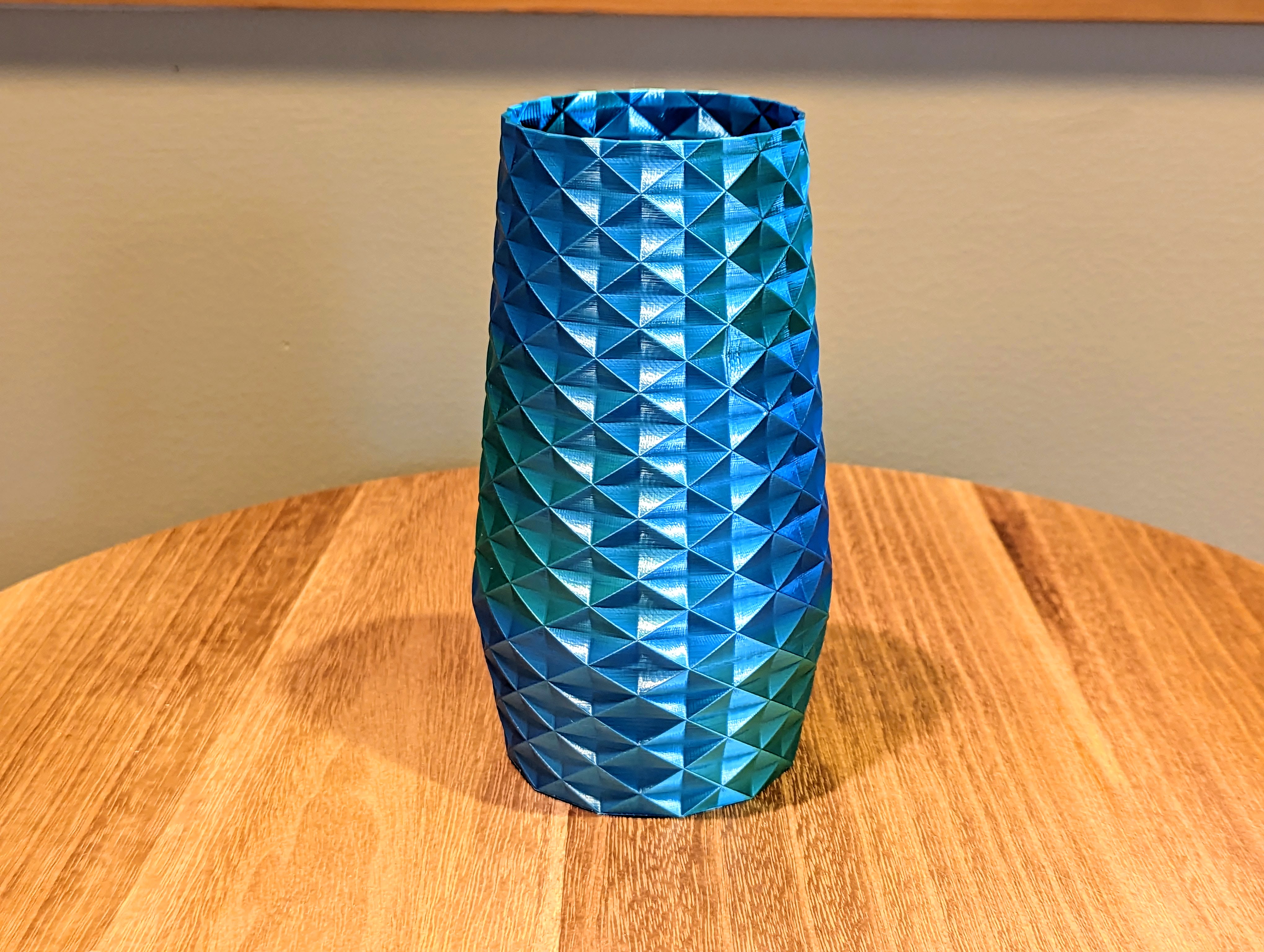 Modern Vase by Matt Thibs Download free STL model