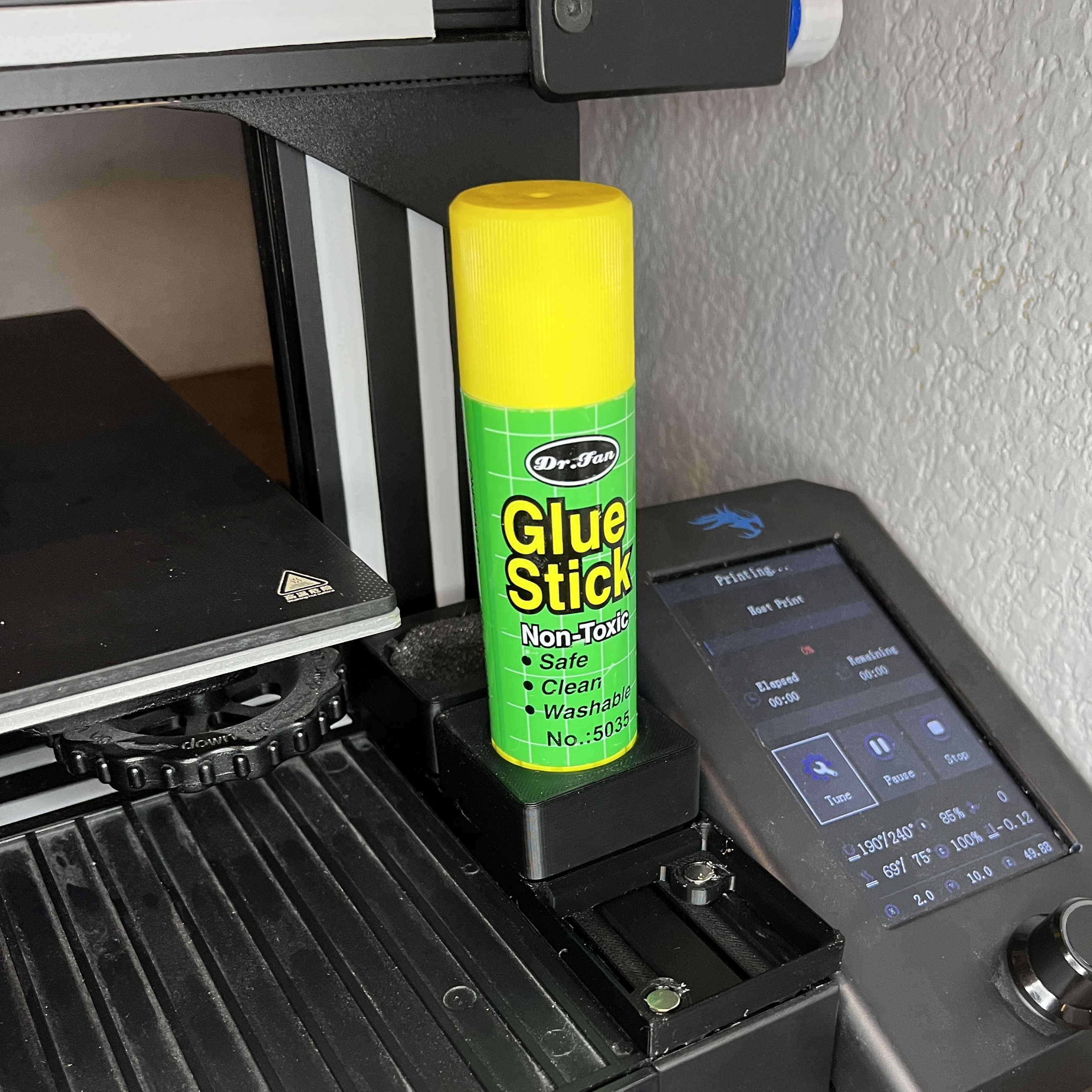 Gridfinity Gluestick Holder (With Magnet Holes)