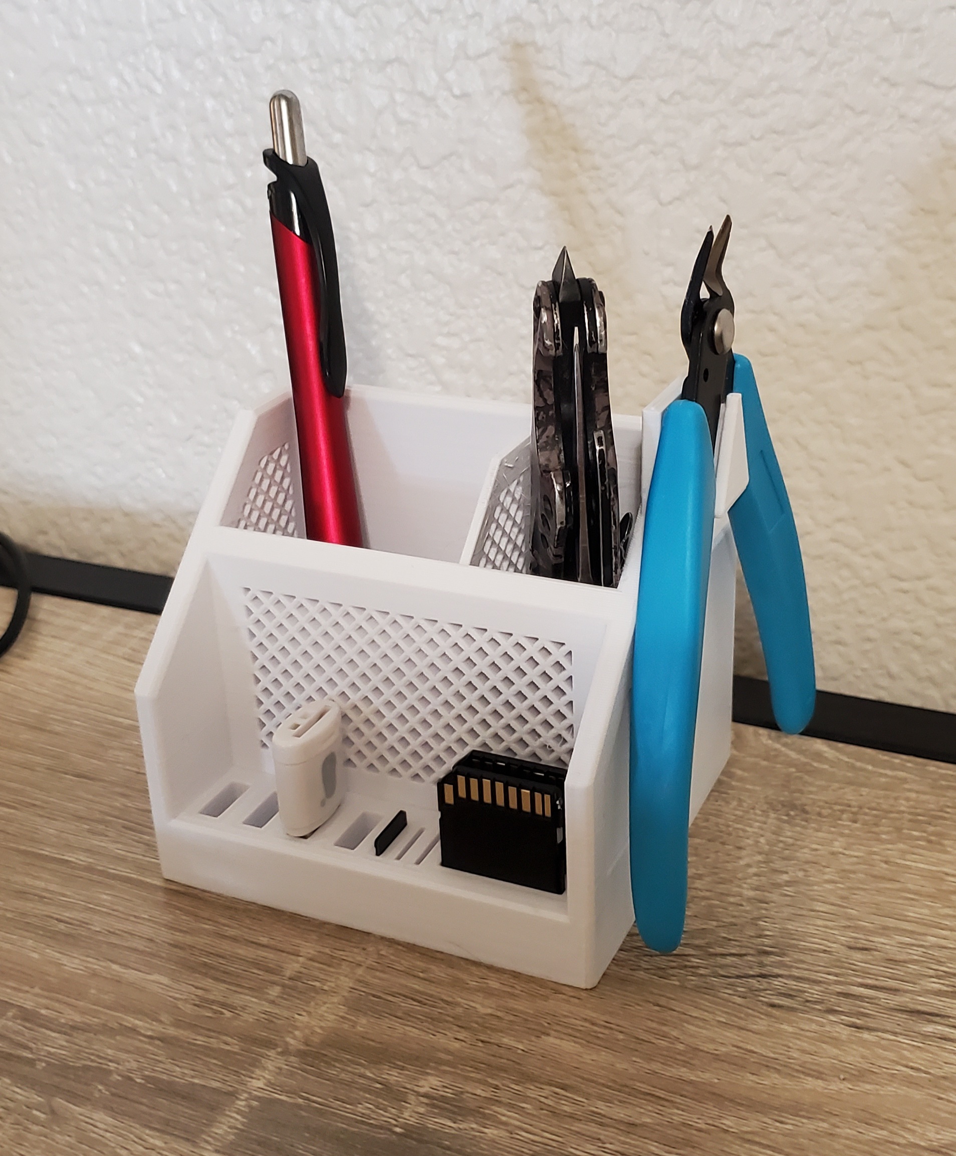 Desktop Organizer (single piece) with clipper hanger by SV06_Squad
