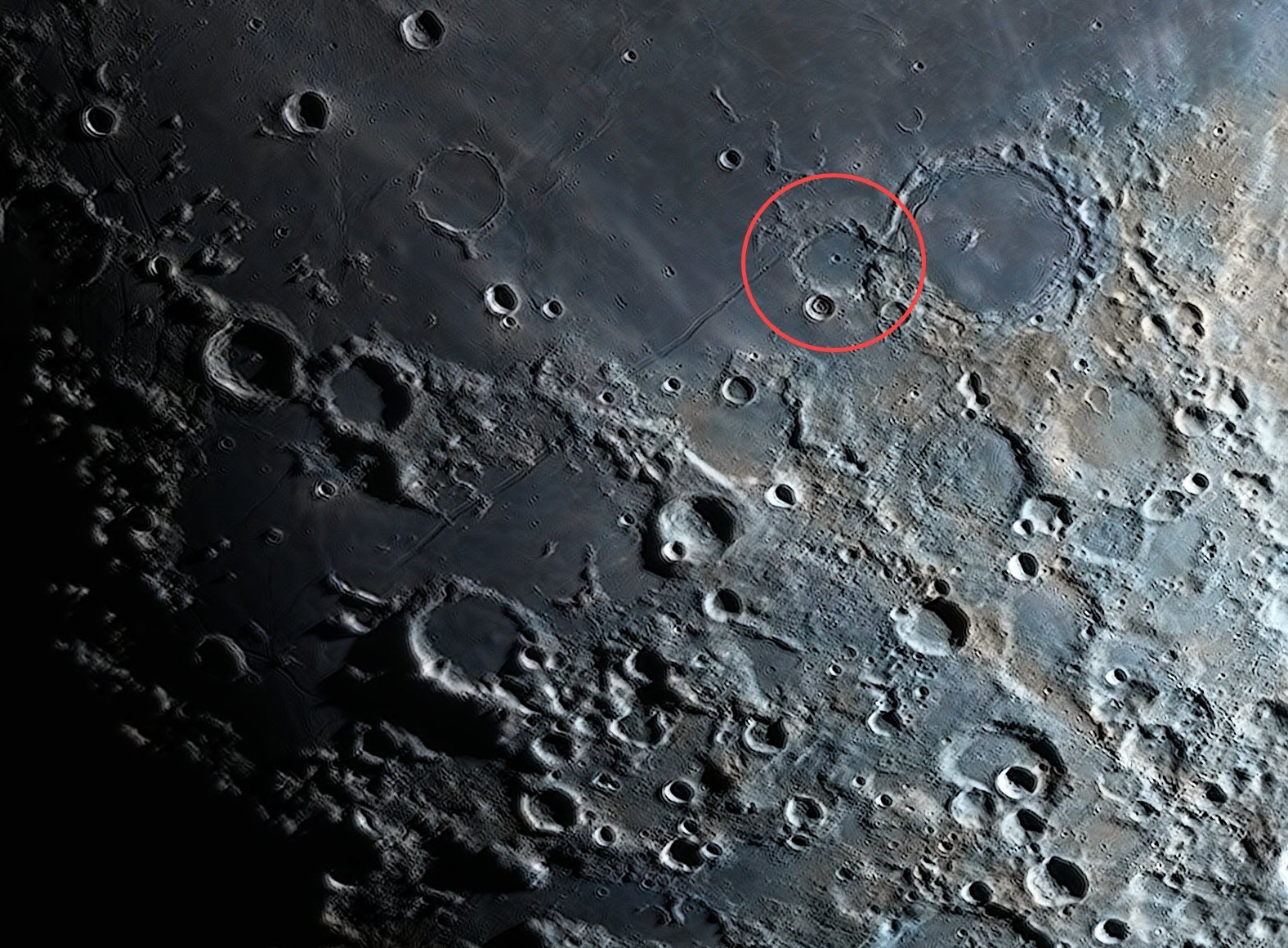 Moon surface with Tintin's Rocket — thumbnail 2