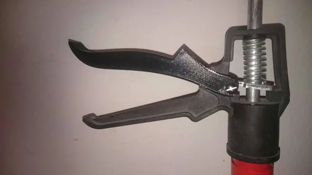 Handle for adjustable building support