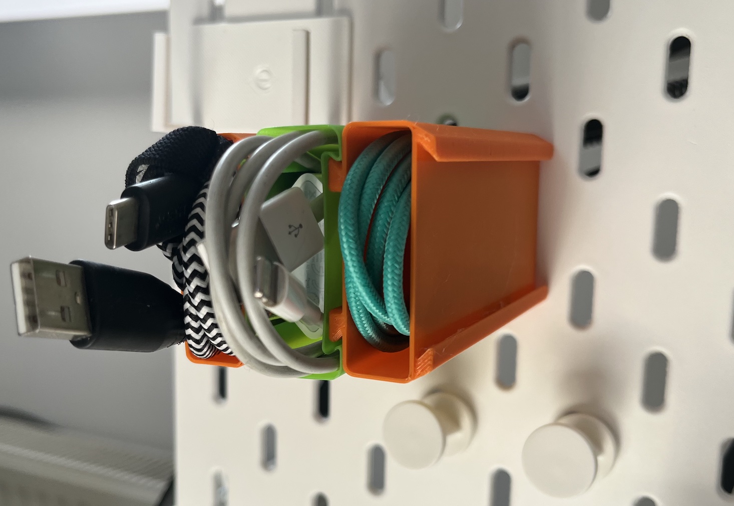 SKADIS locking stackable cable organizer