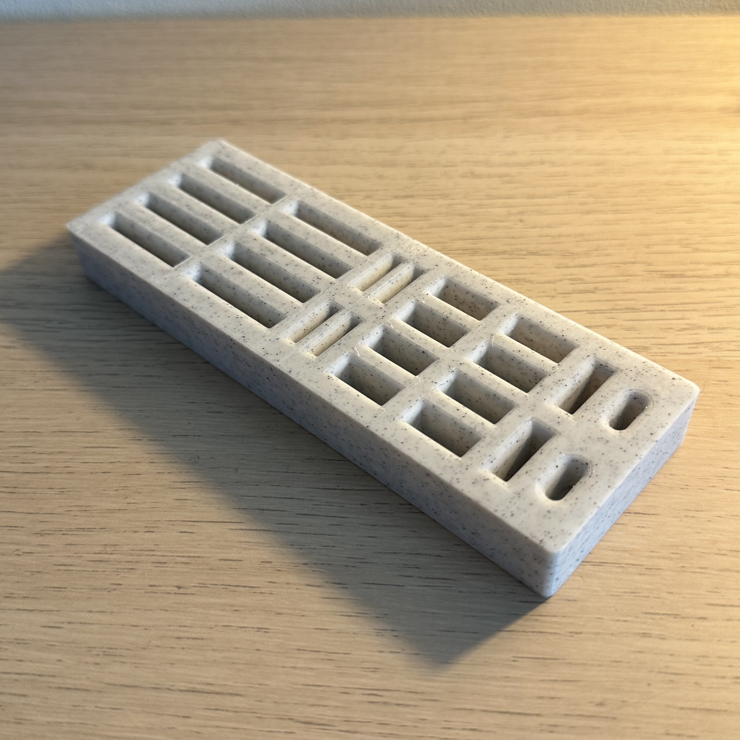 Miniatura 2 do modelo 3D USB & SD Card Organizer