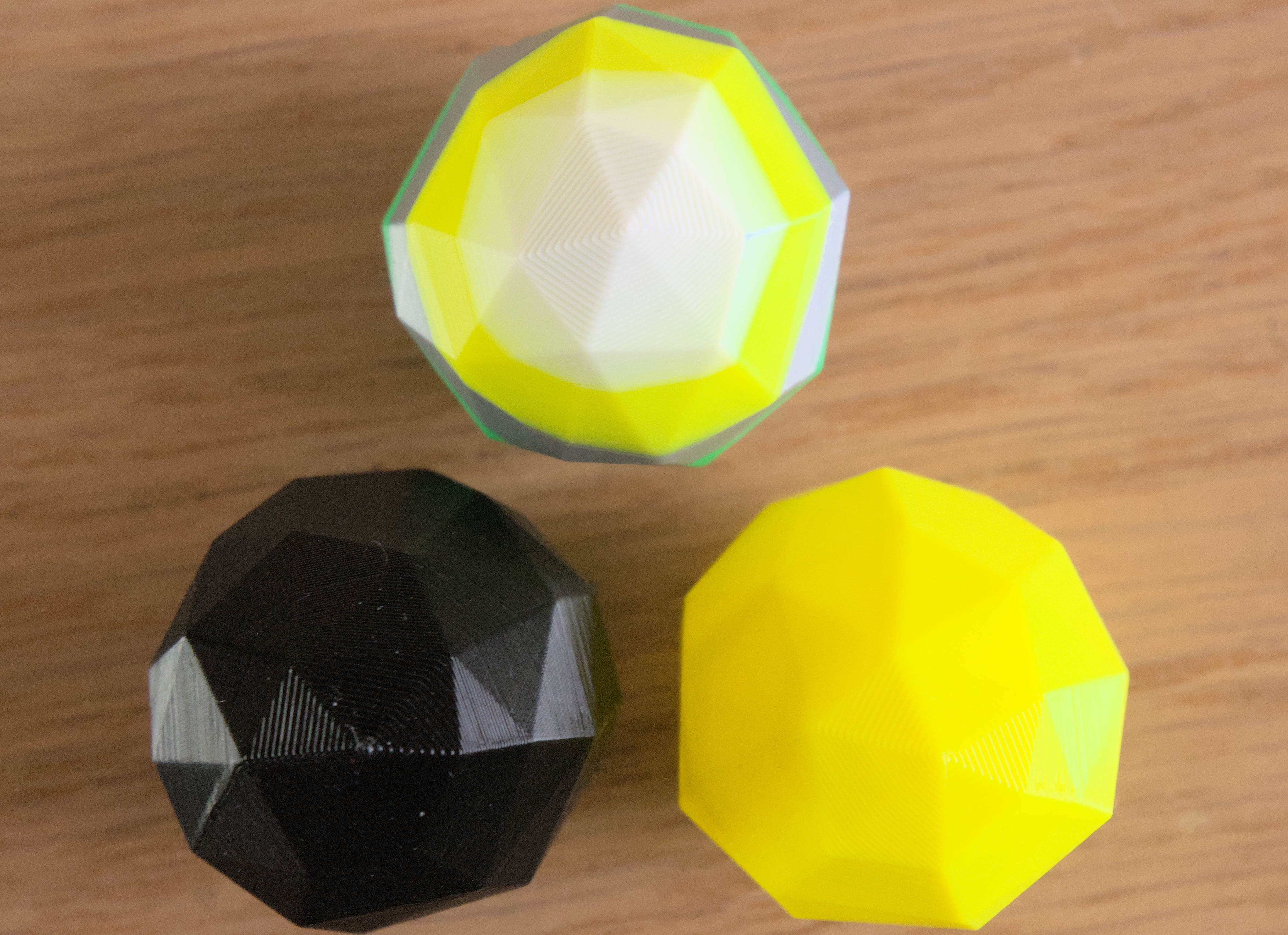 Miniatura 4 do modelo 3D Low Poly Easter Egg - Parametric