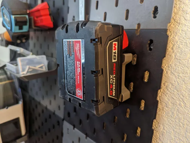 Milwaukee M18 Battery Mount (with and without lock) for Skadis/Pegboard