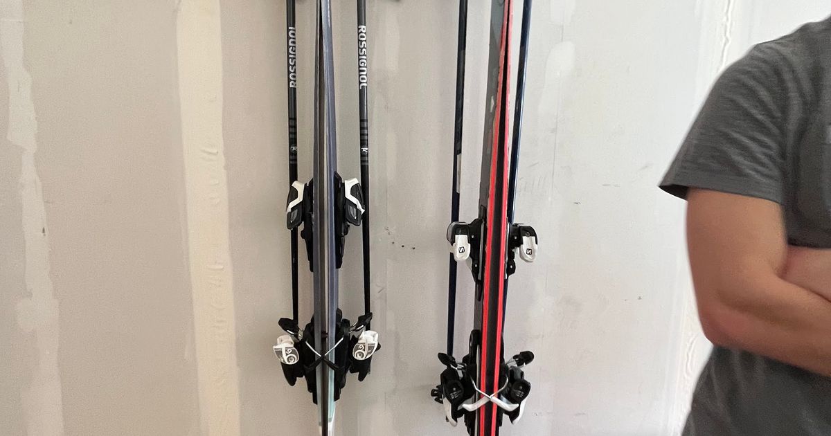 Ski Wall Mount (vertical) by Thomas McMaster Download free STL model