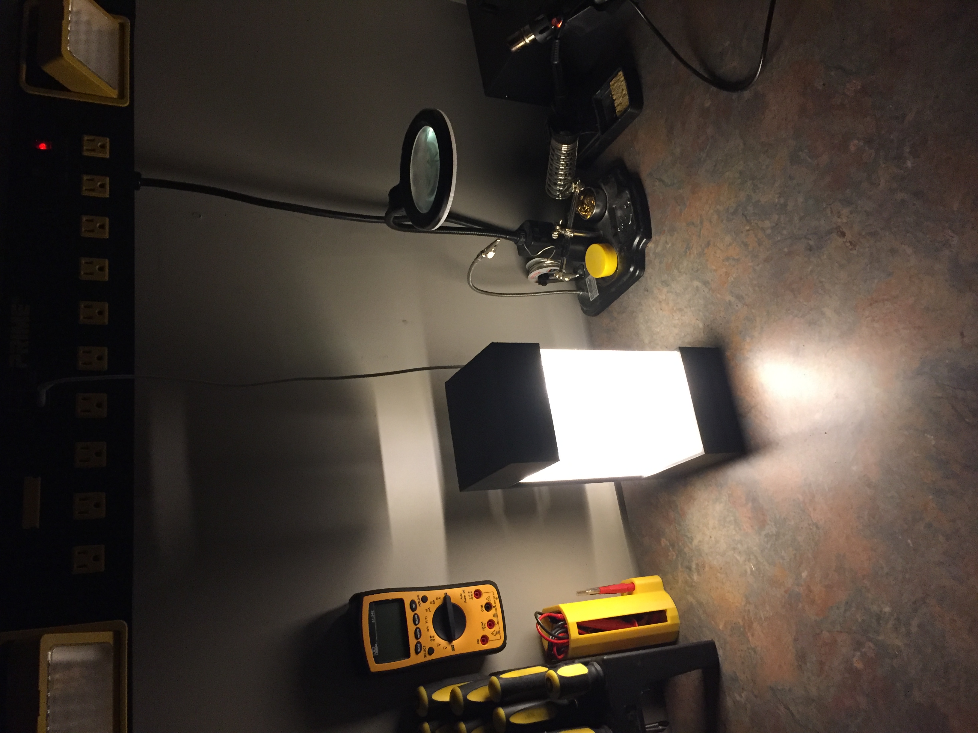 Wall Mountable Lamp Fixture