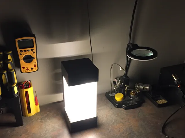 Wall Mountable Lamp Fixture