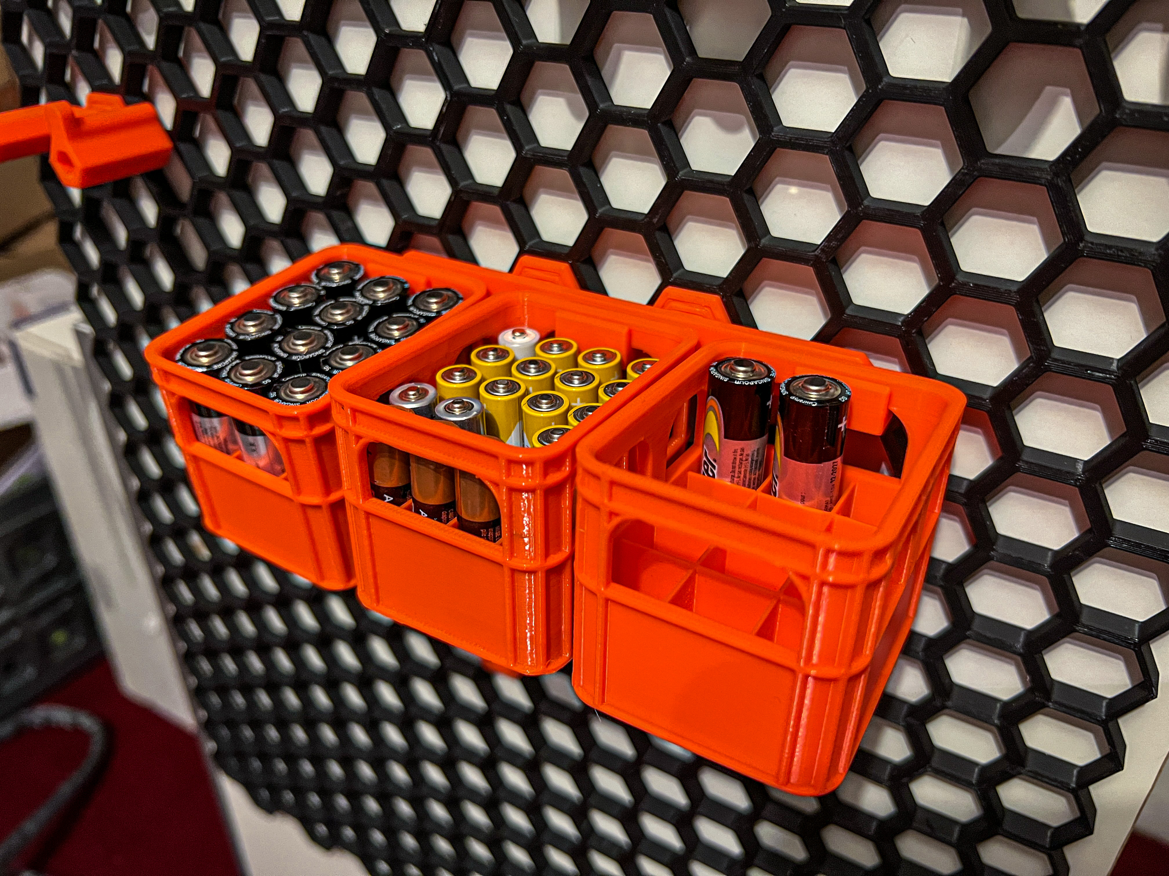 Beer crate hook for Honeycomb storage wall (Triple)