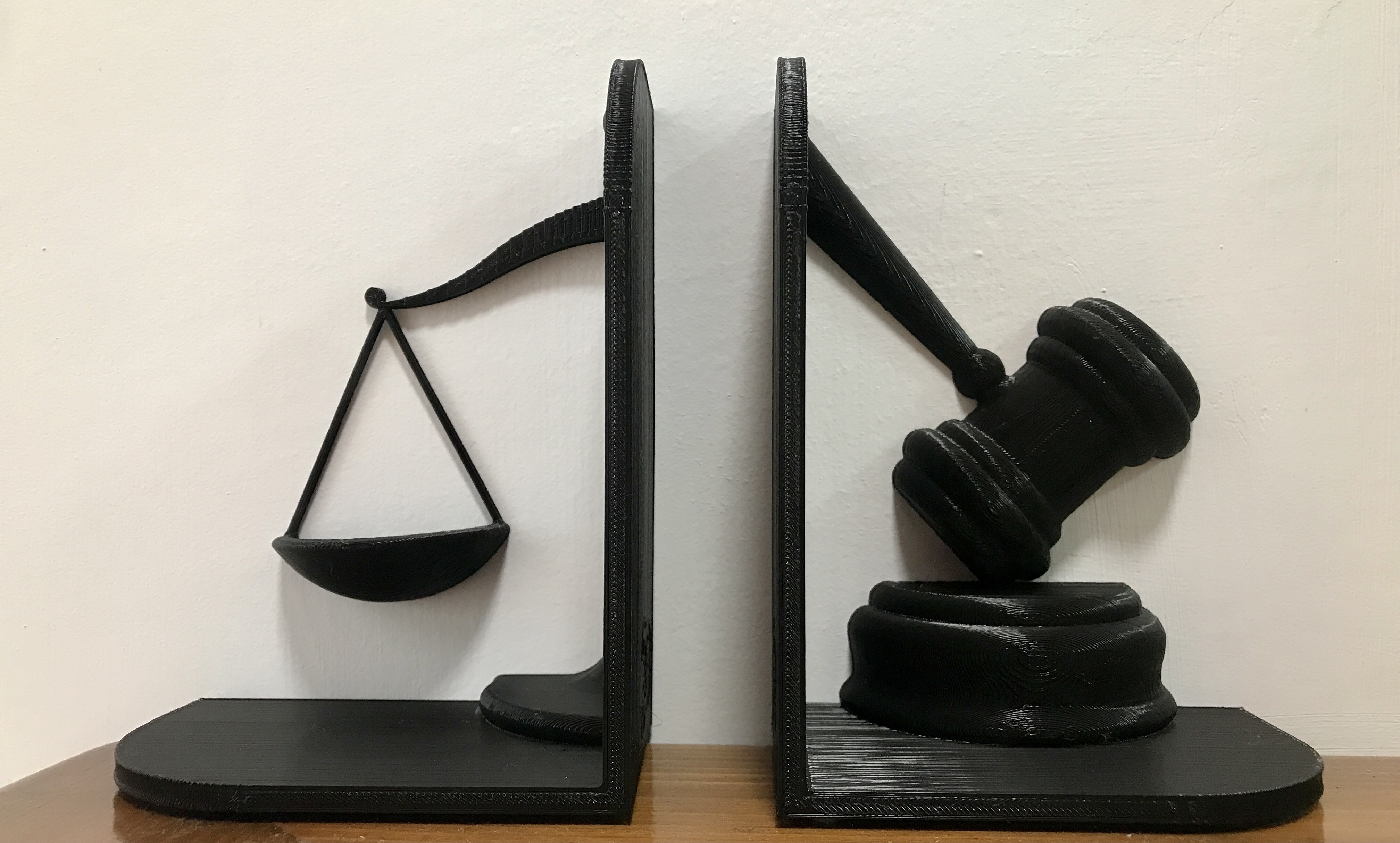SUJETALIBROS JUSTICIA - BALANZA - MAZO