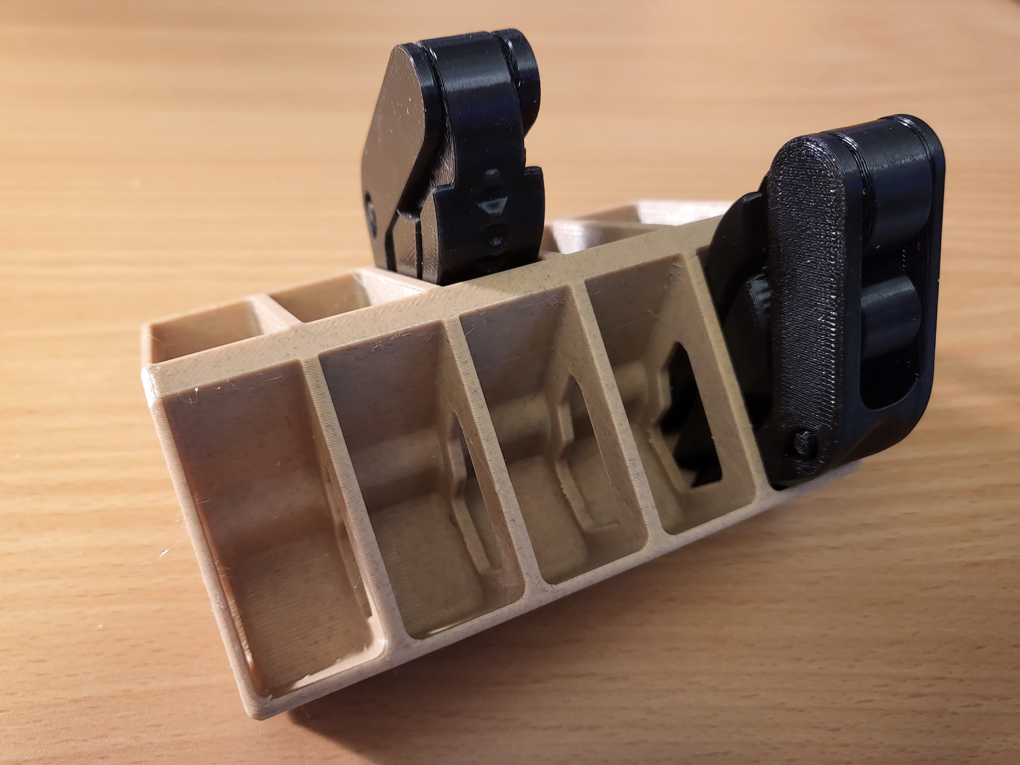 Holder for @Sneaks Dino-Clip print in place bag clip