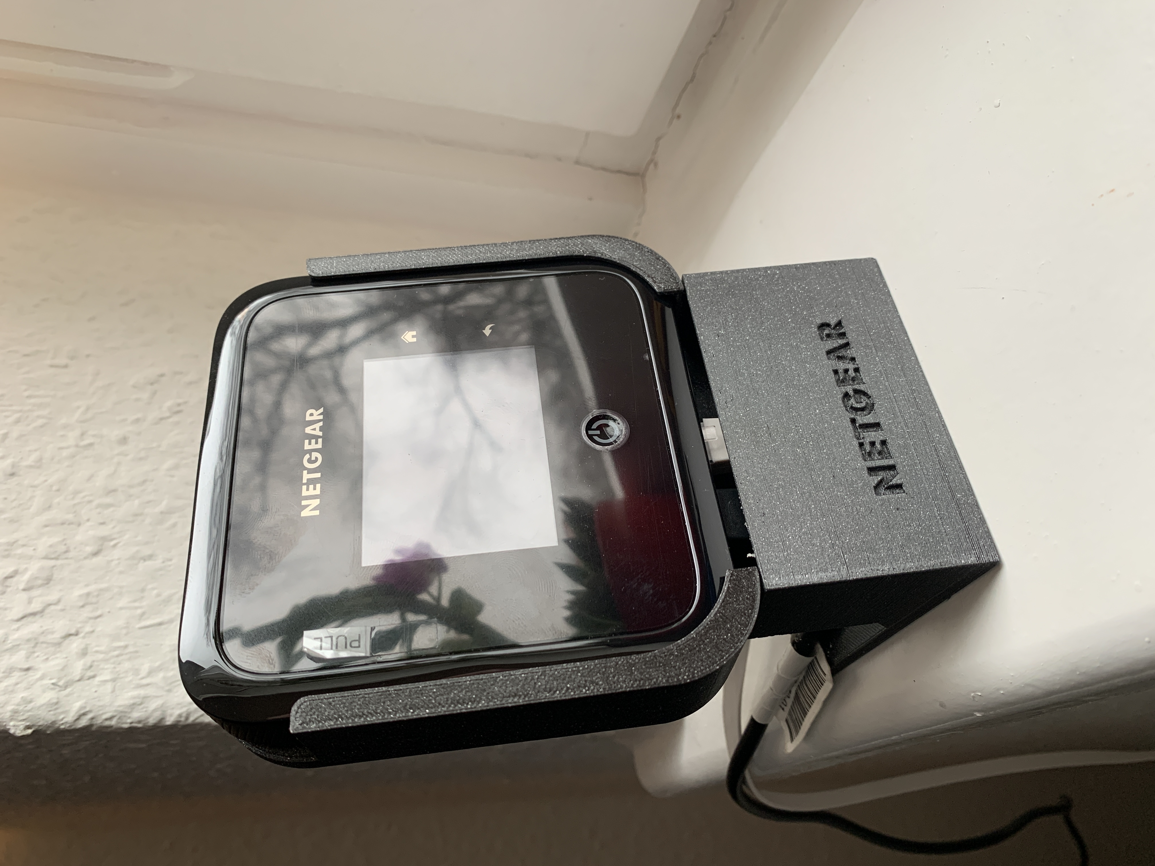 Netgear Nighthawk M5 Station and Wall Mount