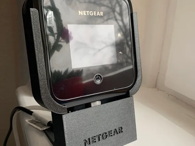 Netgear Nighthawk M5 Station and Wall Mount