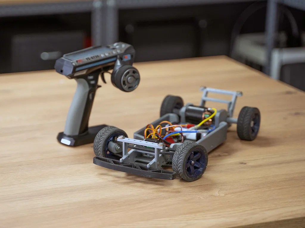 Rc 2025 display chassis